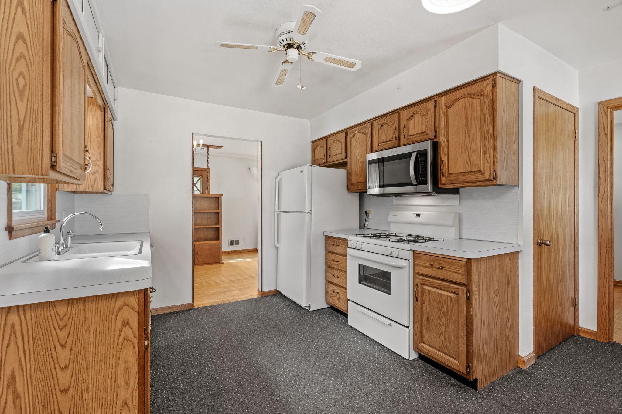 483 Manor Drive Ne Property Photo 6