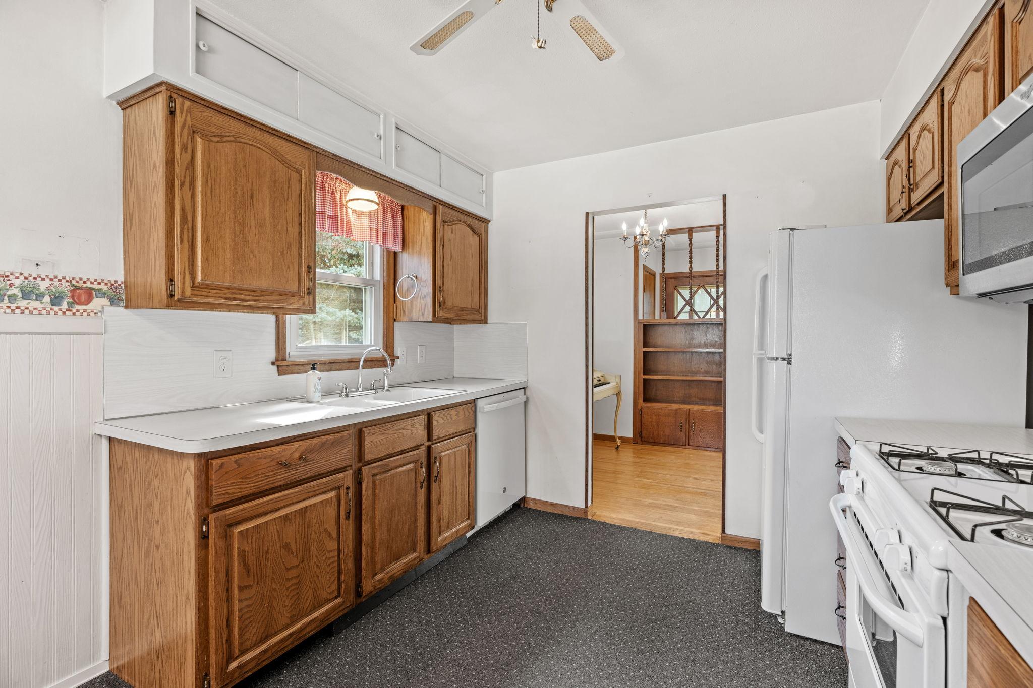 483 Manor Drive Ne Property Photo 7