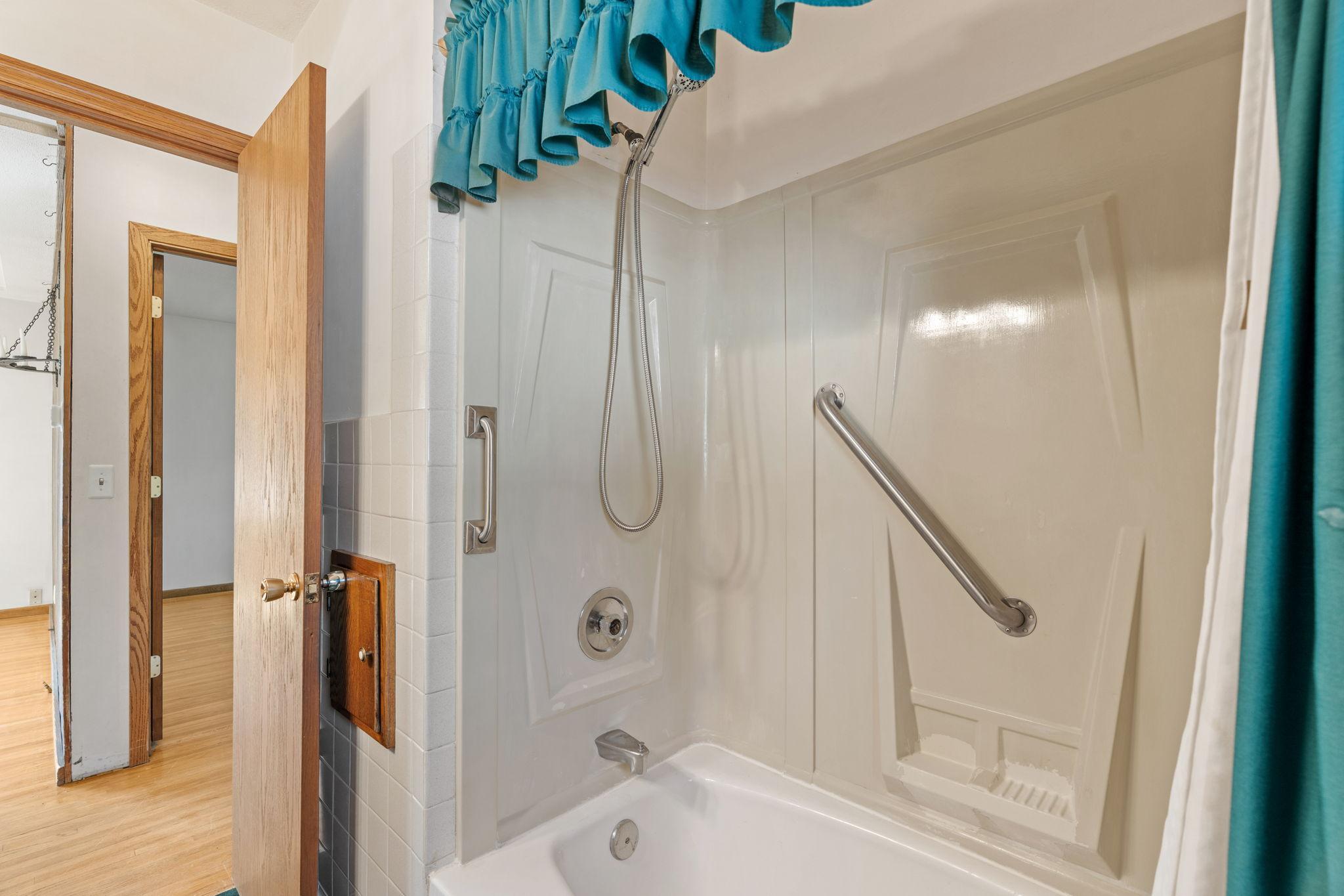 483 Manor Drive Ne Property Photo 15