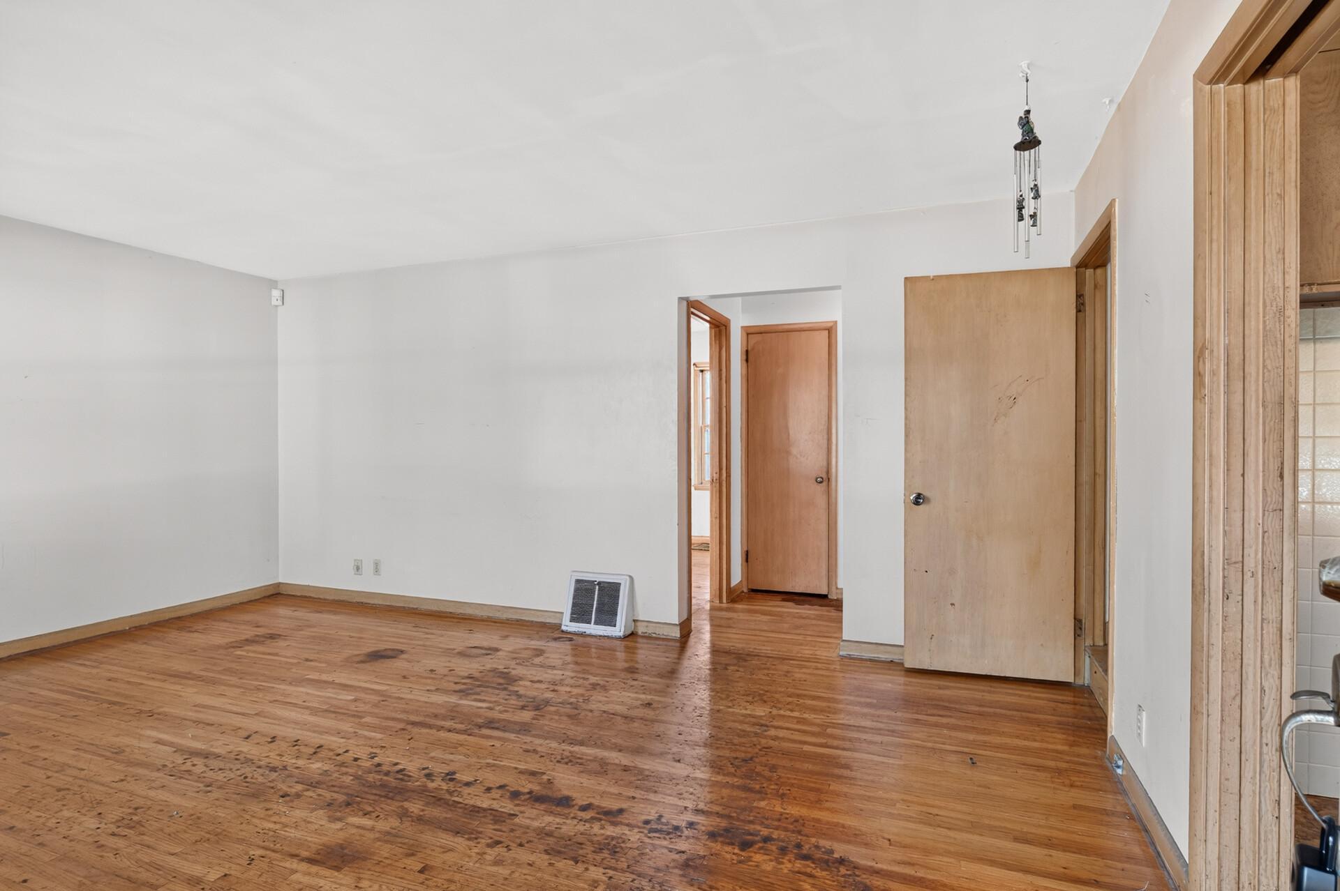 5242 James Avenue N Property Photo 4