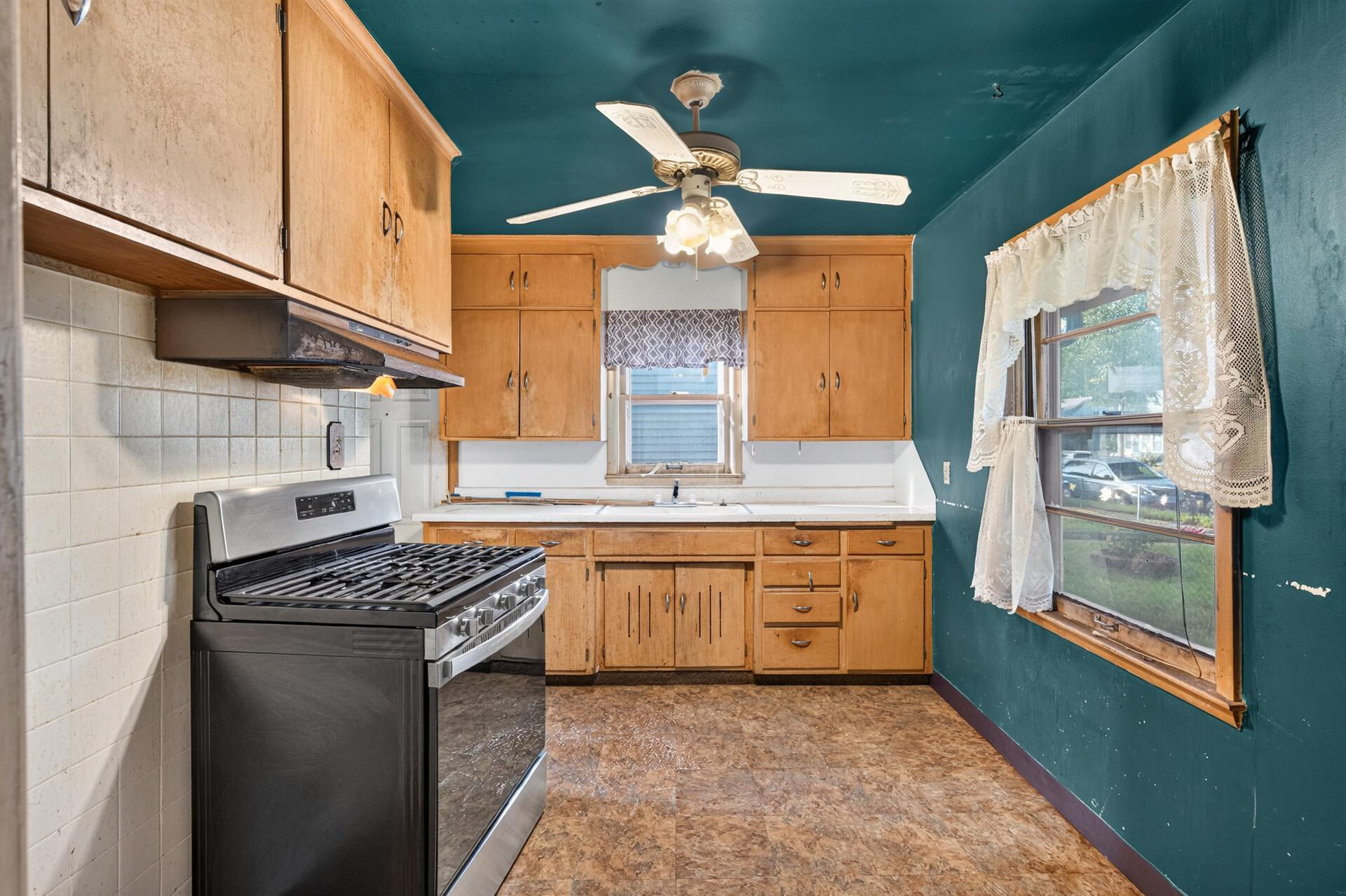 5242 James Avenue N Property Photo 8
