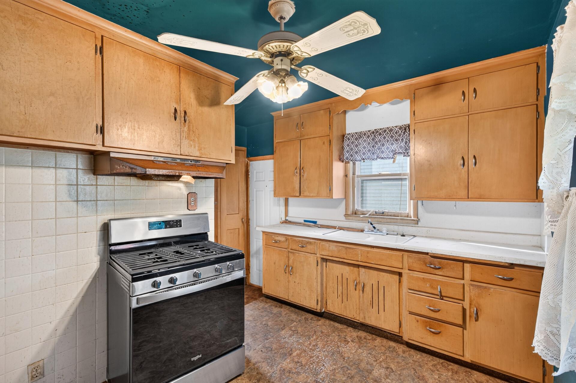 5242 James Avenue N Property Photo 9