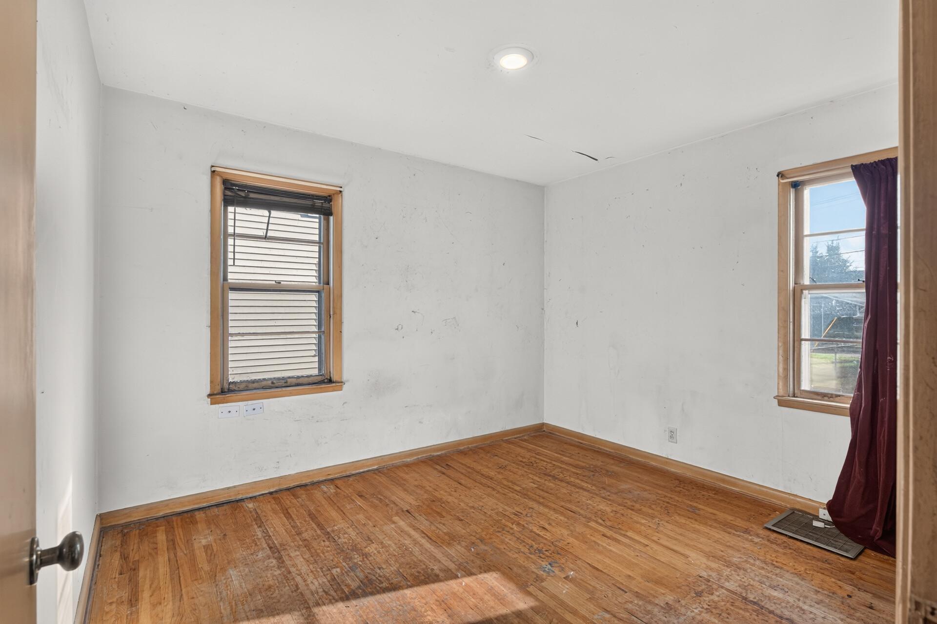 5242 James Avenue N Property Photo 14