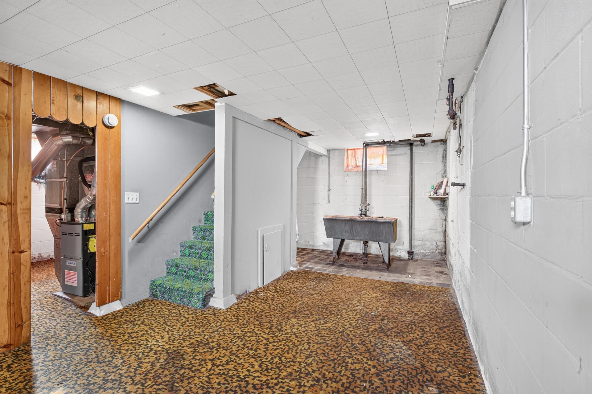 5242 James Avenue N Property Photo 23