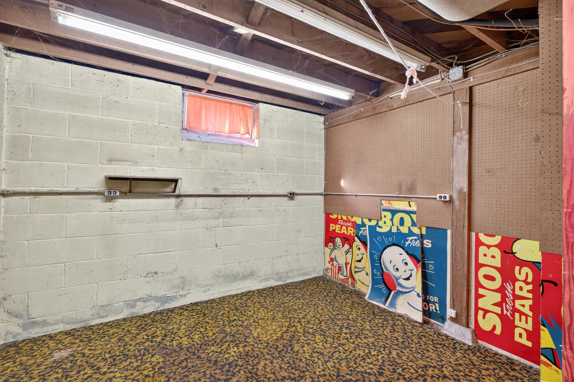 5242 James Avenue N Property Photo 25