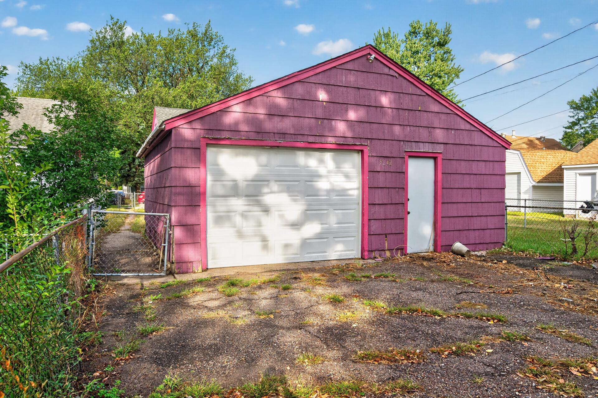 5242 James Avenue N Property Photo 32