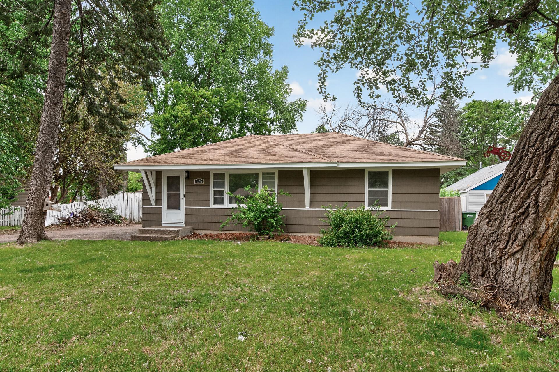525 79th Avenue NE Property Photo 1