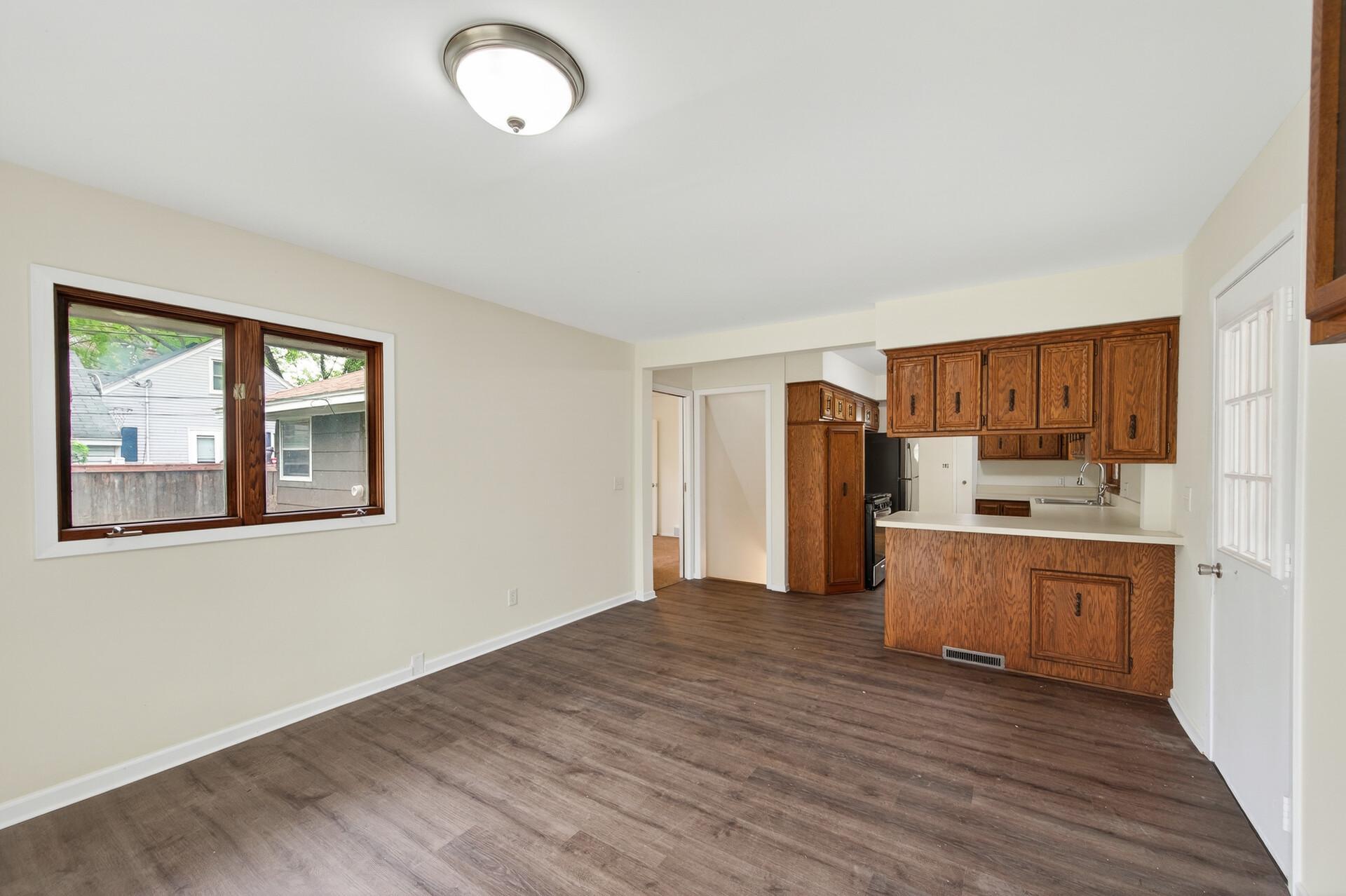 525 79th Avenue Ne Property Photo 3
