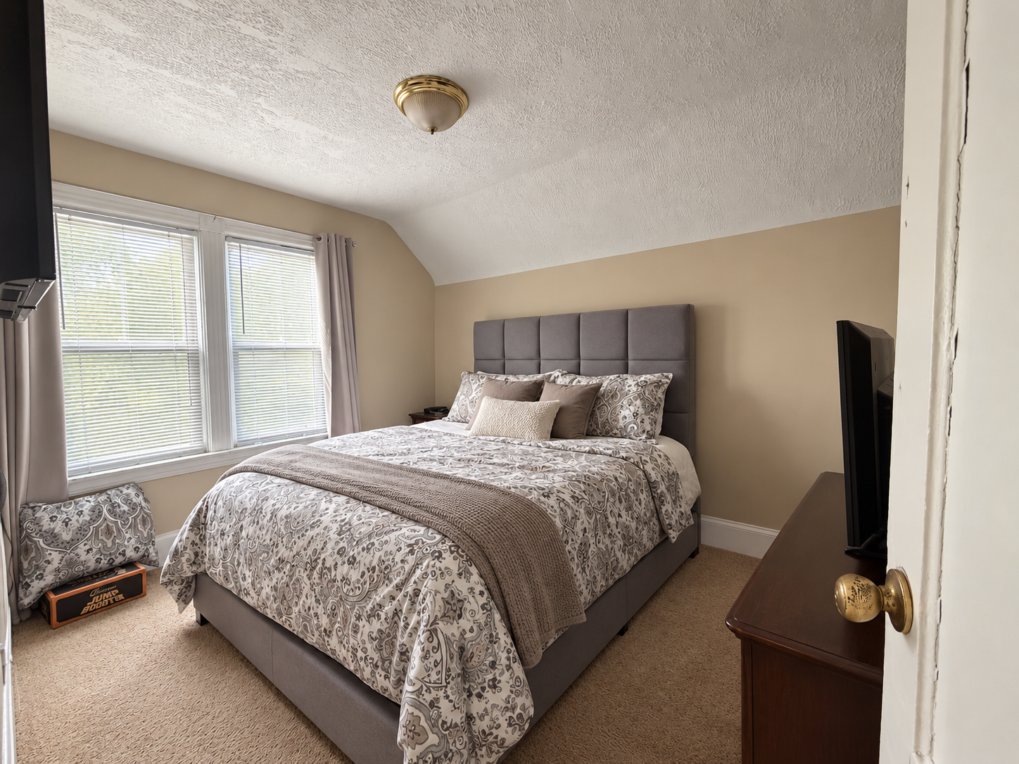 7144723 Property Photo 3