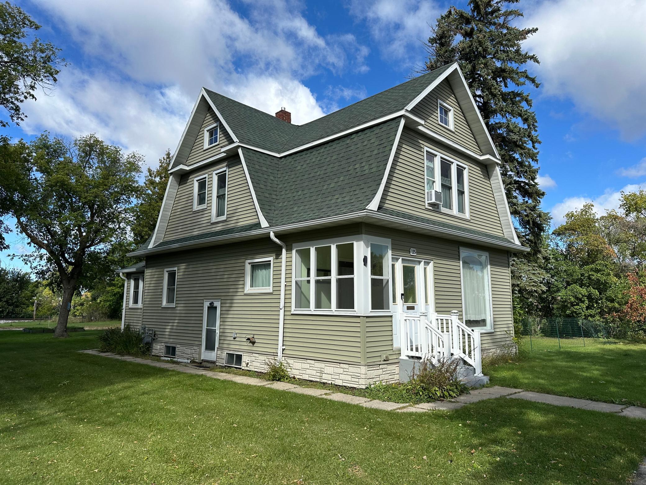 115 Conley Avenue N Property Photo 3