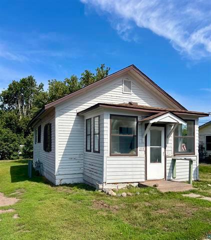 215 Walnut Avenue Property Photo 1