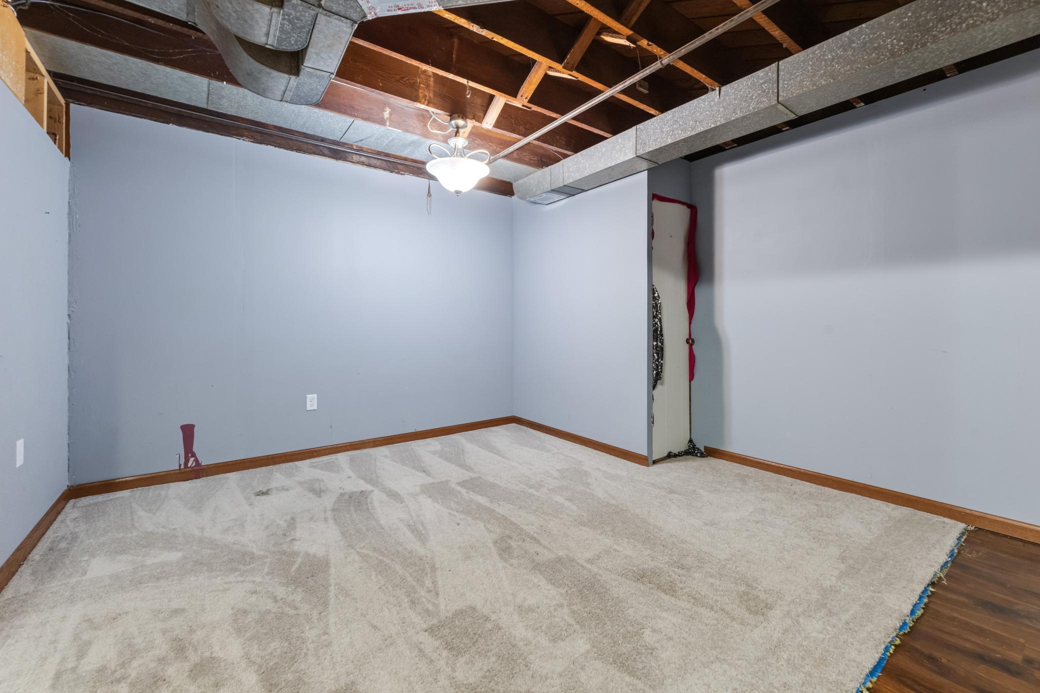 1223 W 5th Street Property Photo 24
