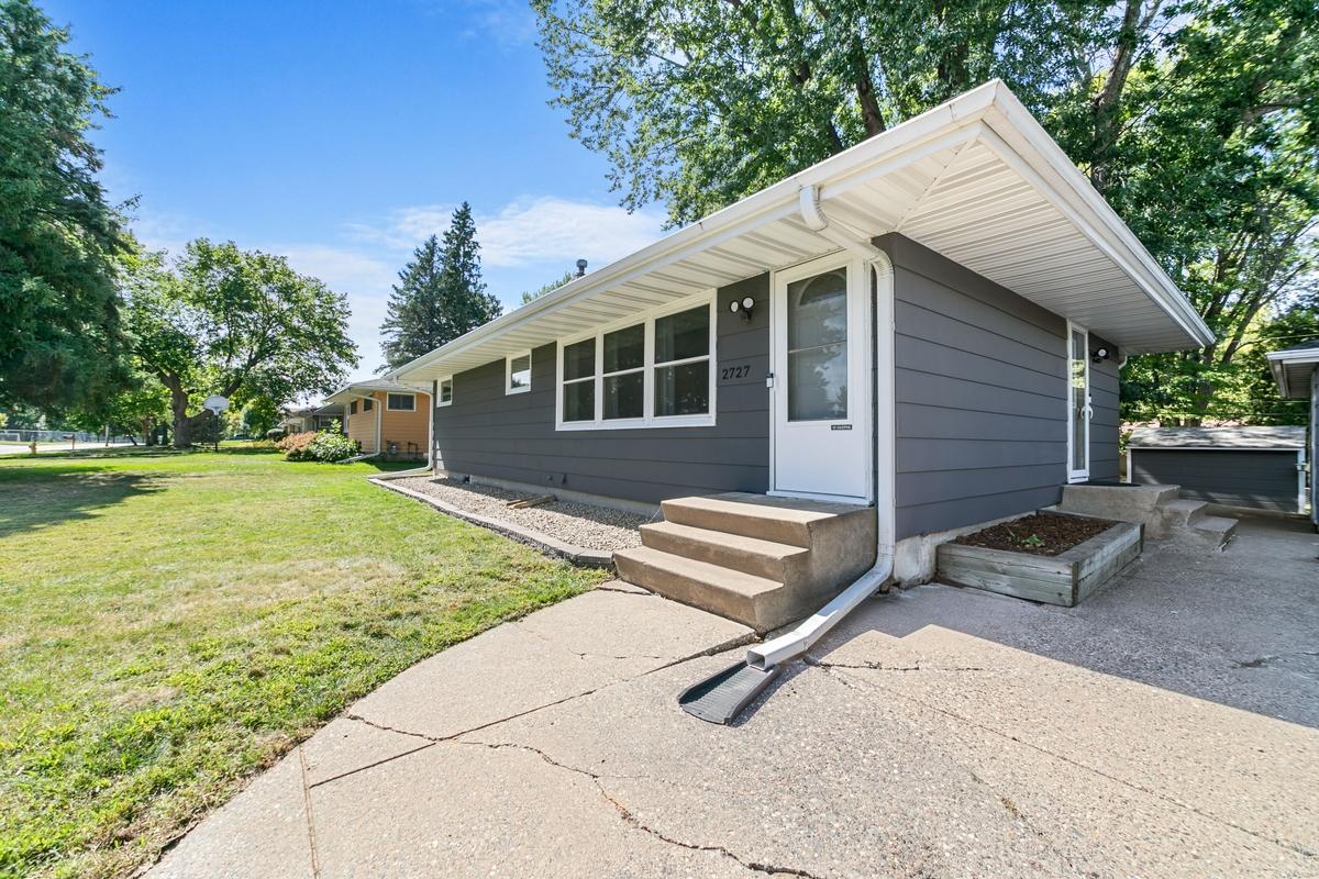 2727 Woodbridge Street Property Photo 1
