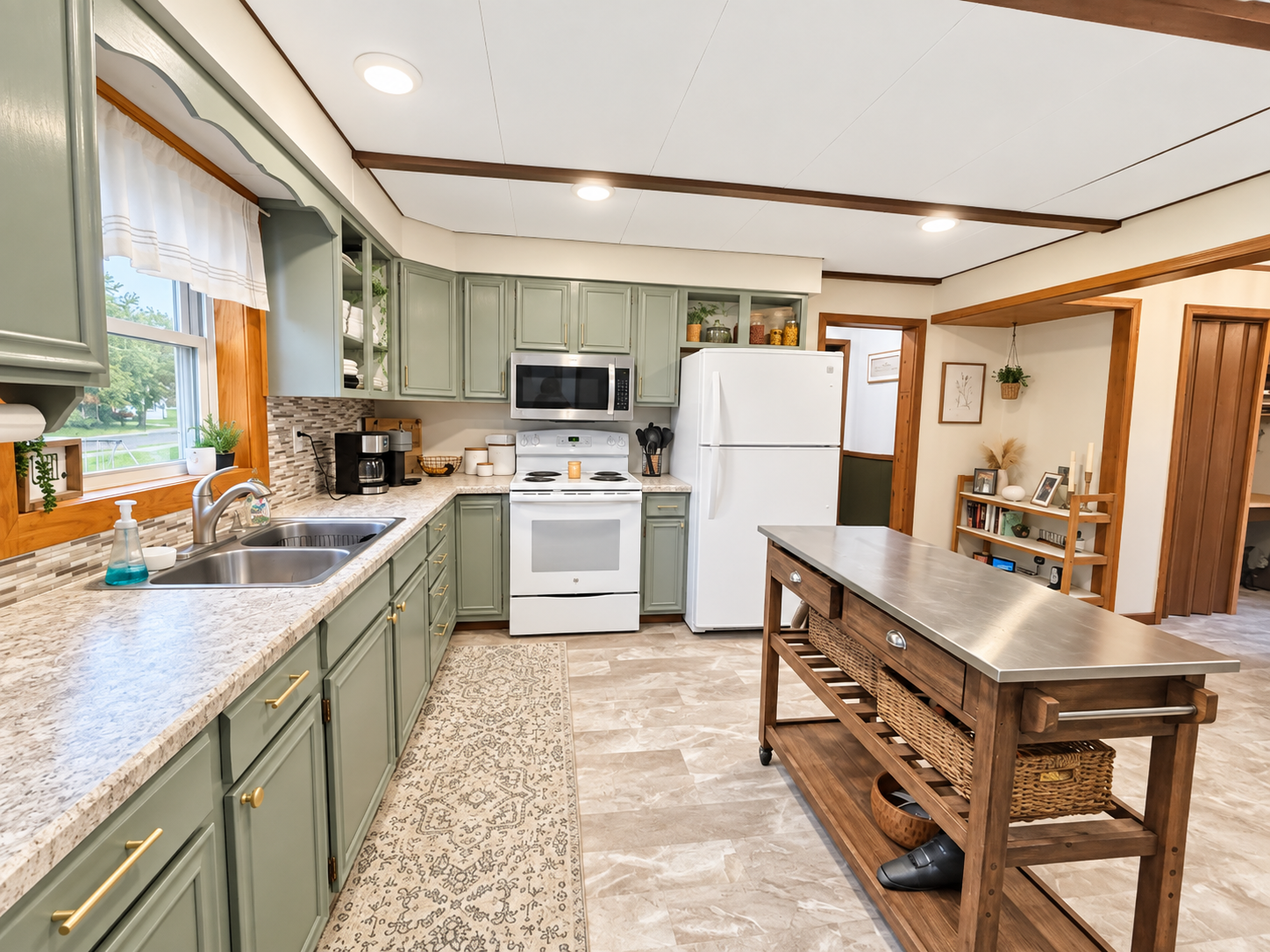 610 Gillis Avenue N Property Photo 6