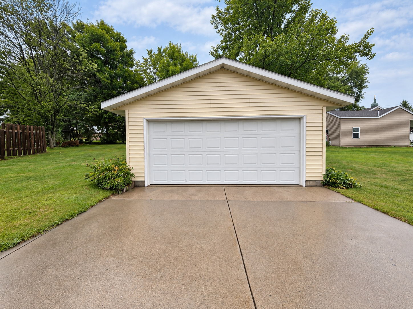 610 Gillis Avenue N Property Photo 34