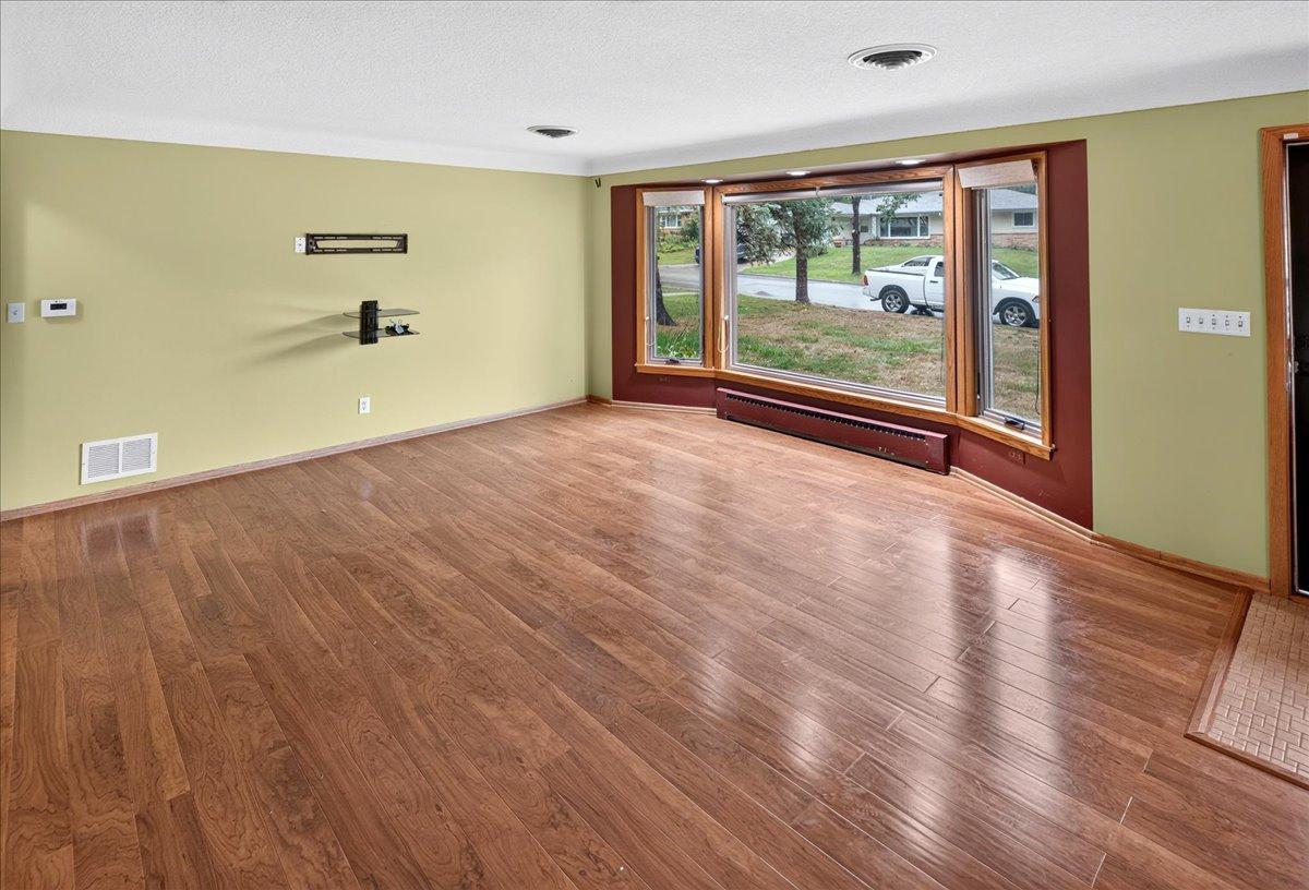 781 Iowa Avenue E Property Photo 3