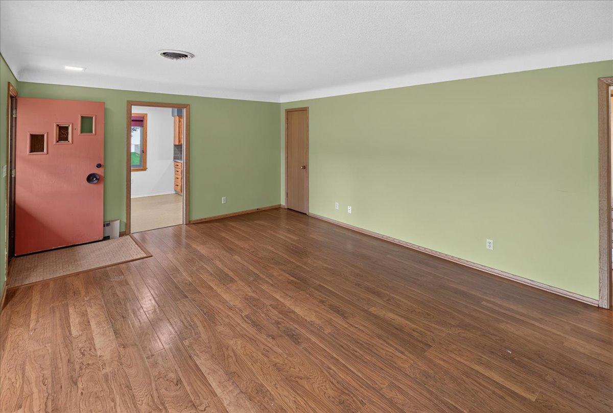 781 Iowa Avenue E Property Photo 6