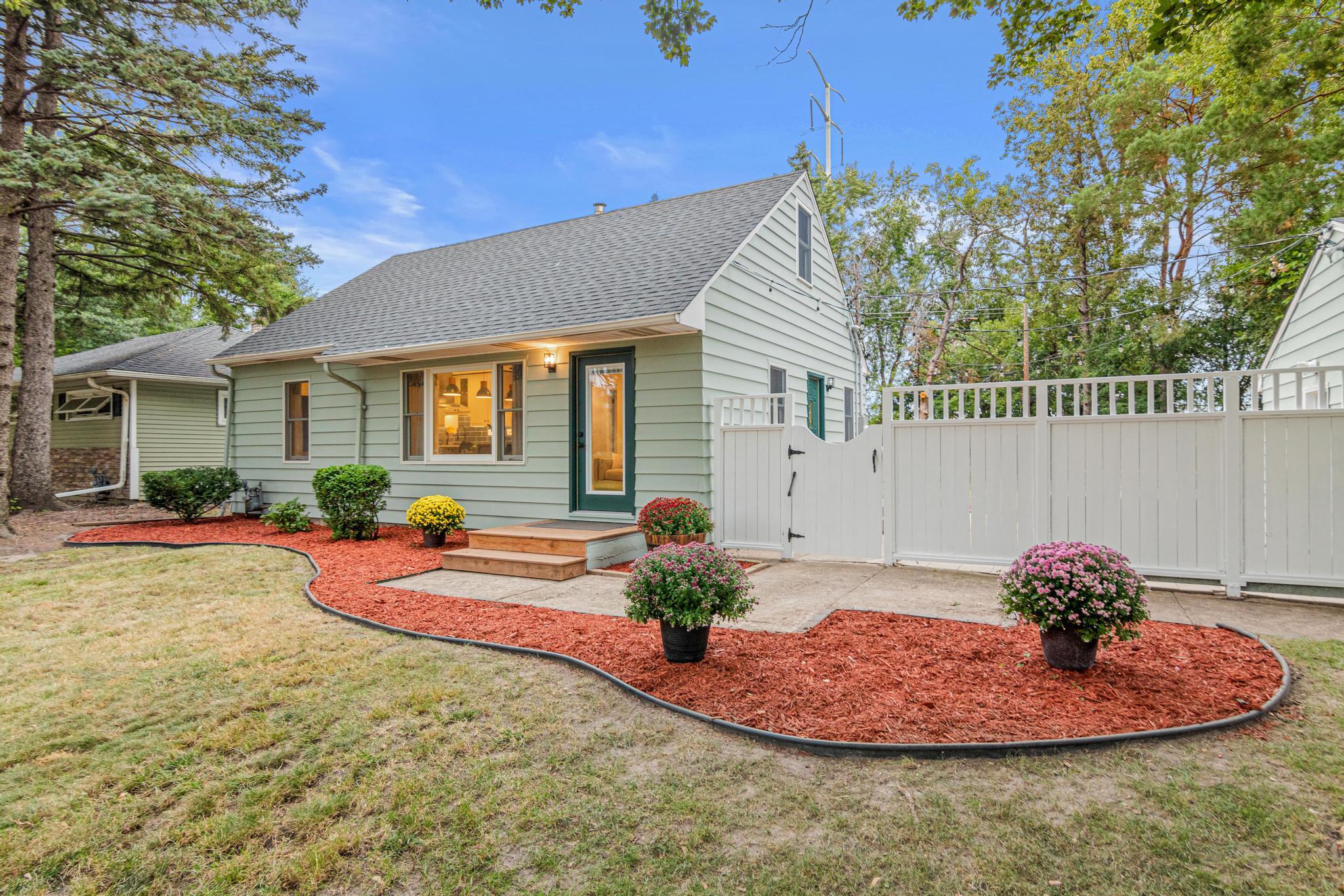 1645 Rose Place Property Photo 1