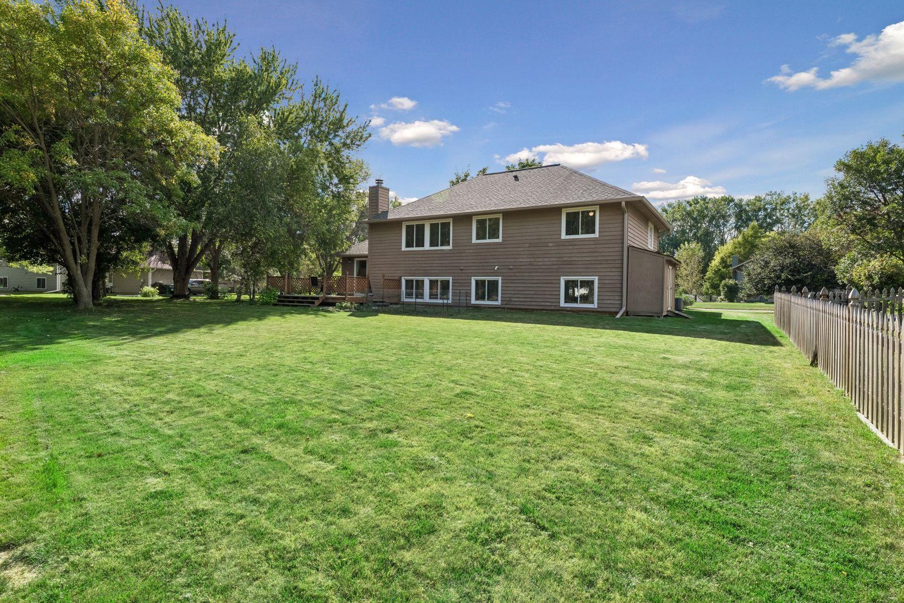 4160 Polaris Lane N Property Photo 1