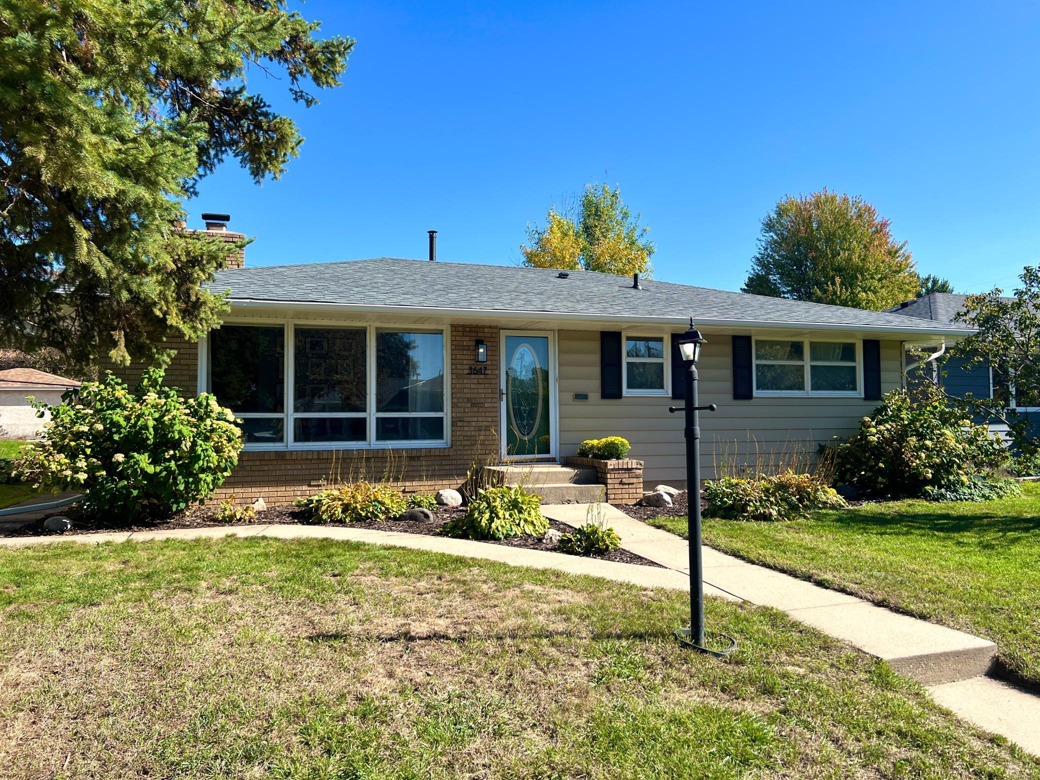 3647 Buchanan Street Ne Property Photo 1