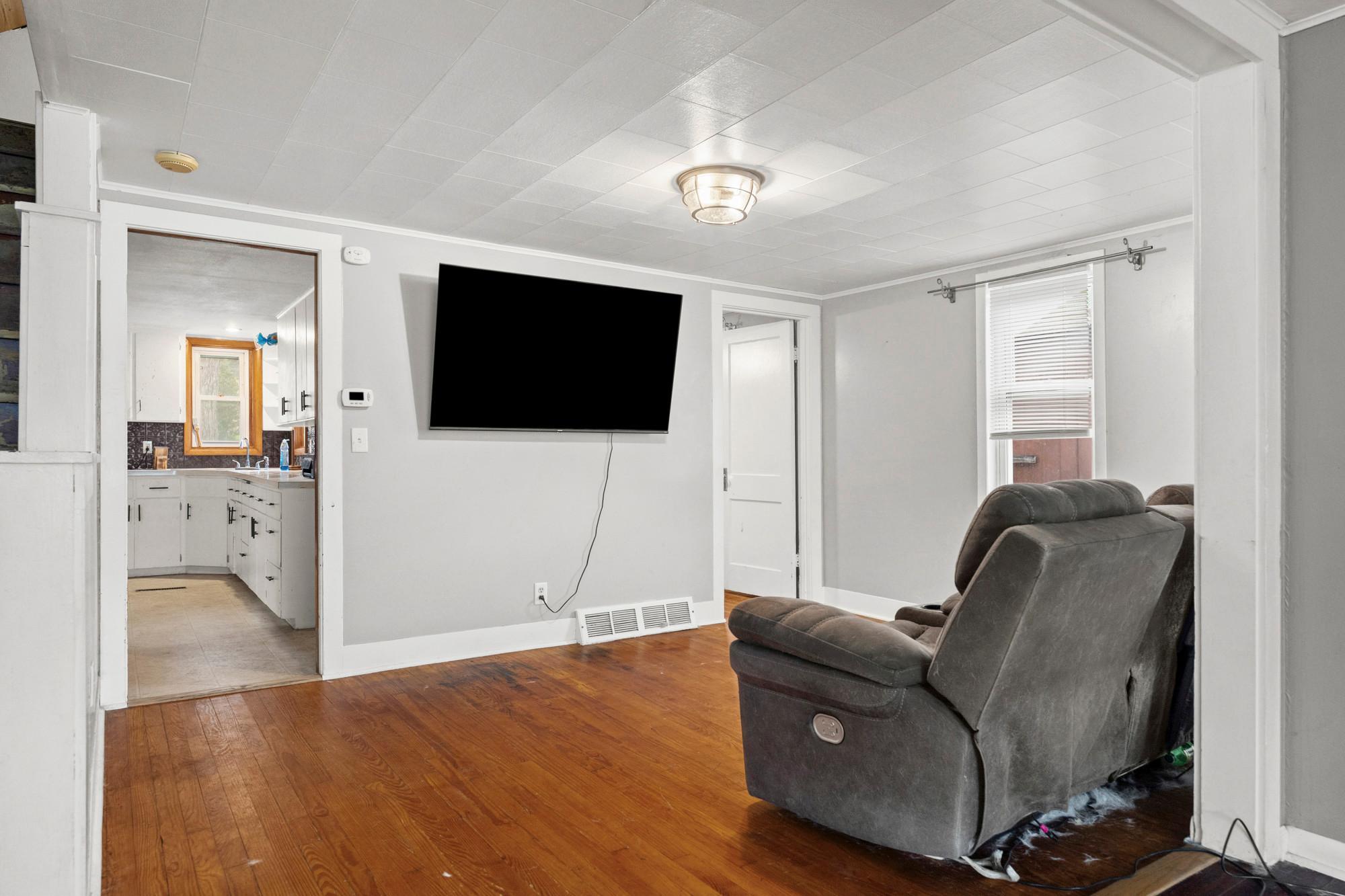 1004 E Main Street Property Photo 6