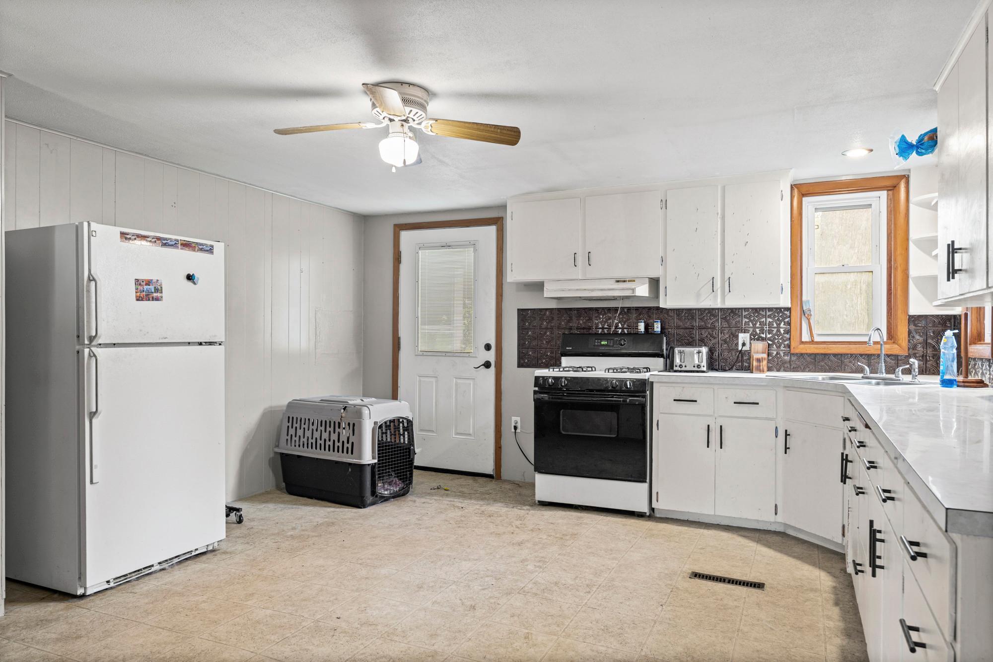 1004 E Main Street Property Photo 15
