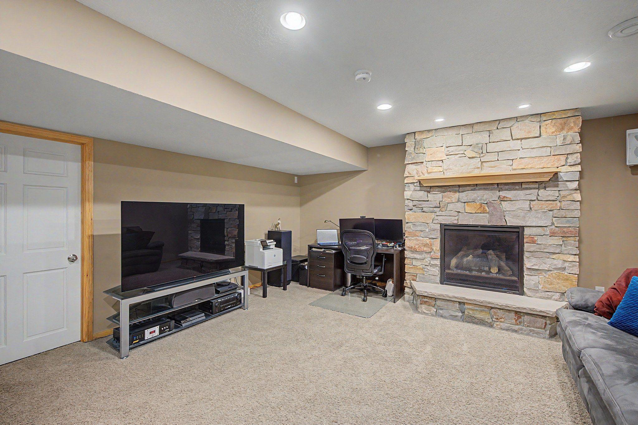 9906 Scott Avenue N Property Photo 23