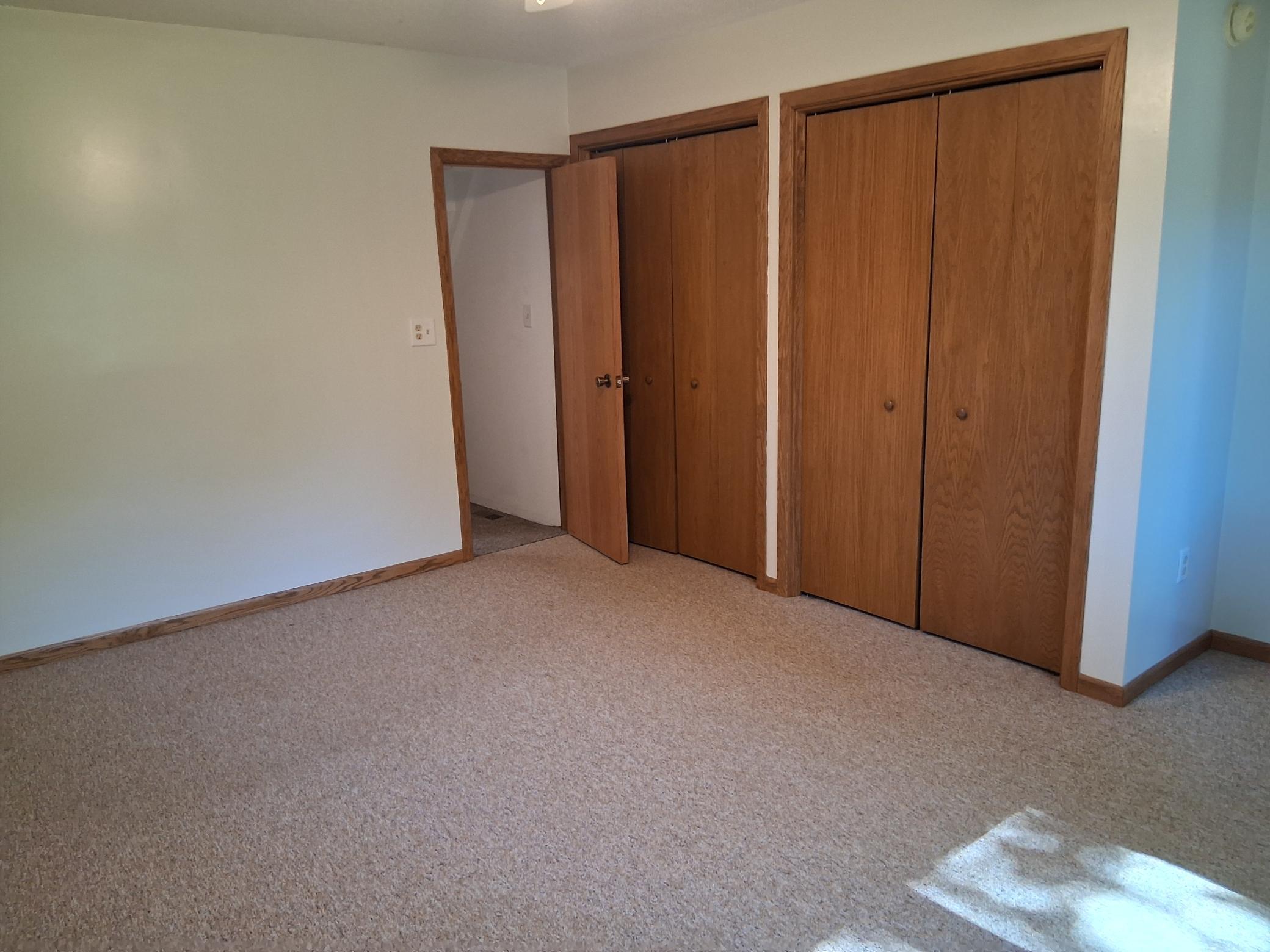 217 W Oak Street Property Photo 5