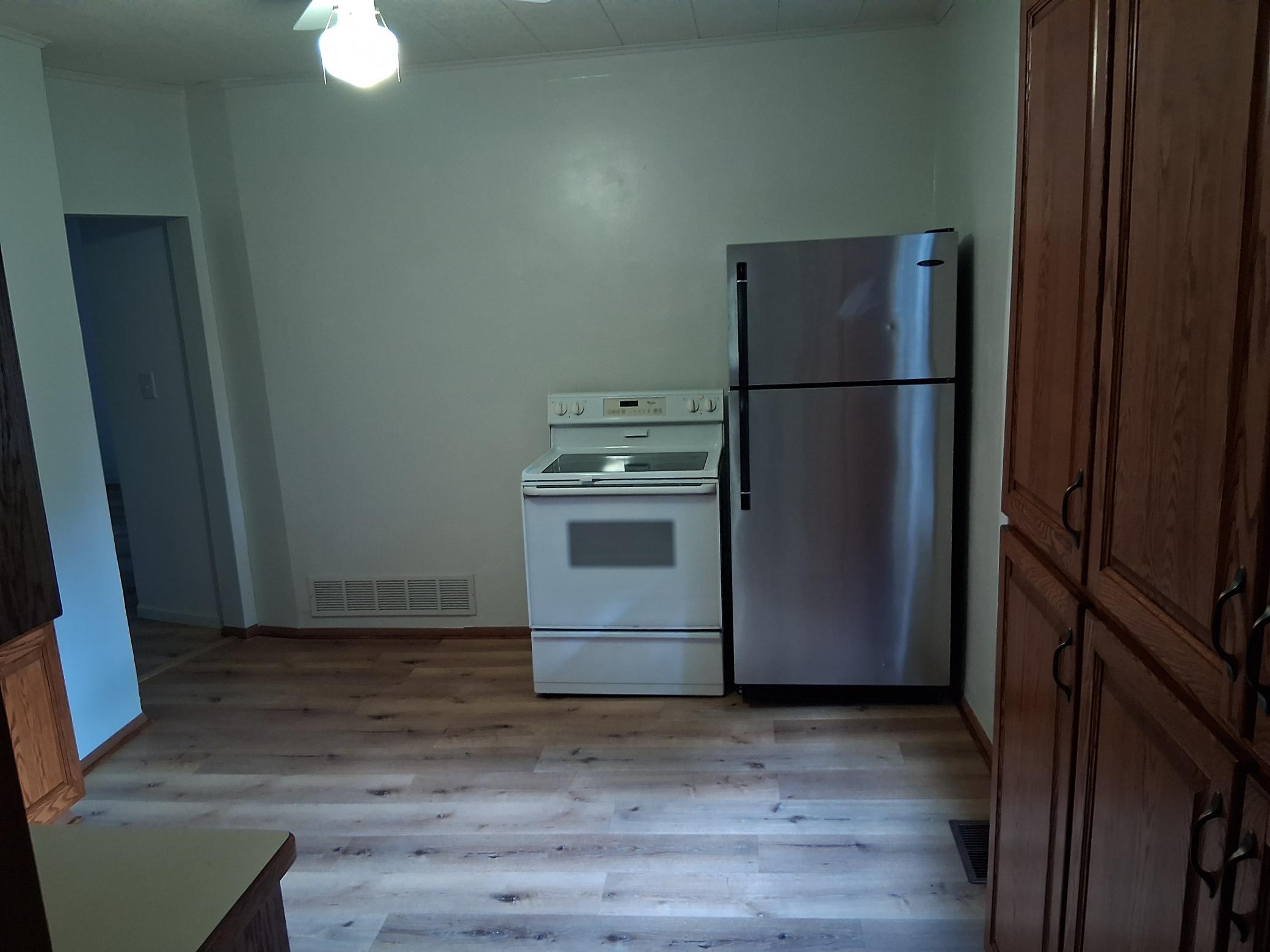 217 W Oak Street Property Photo 6