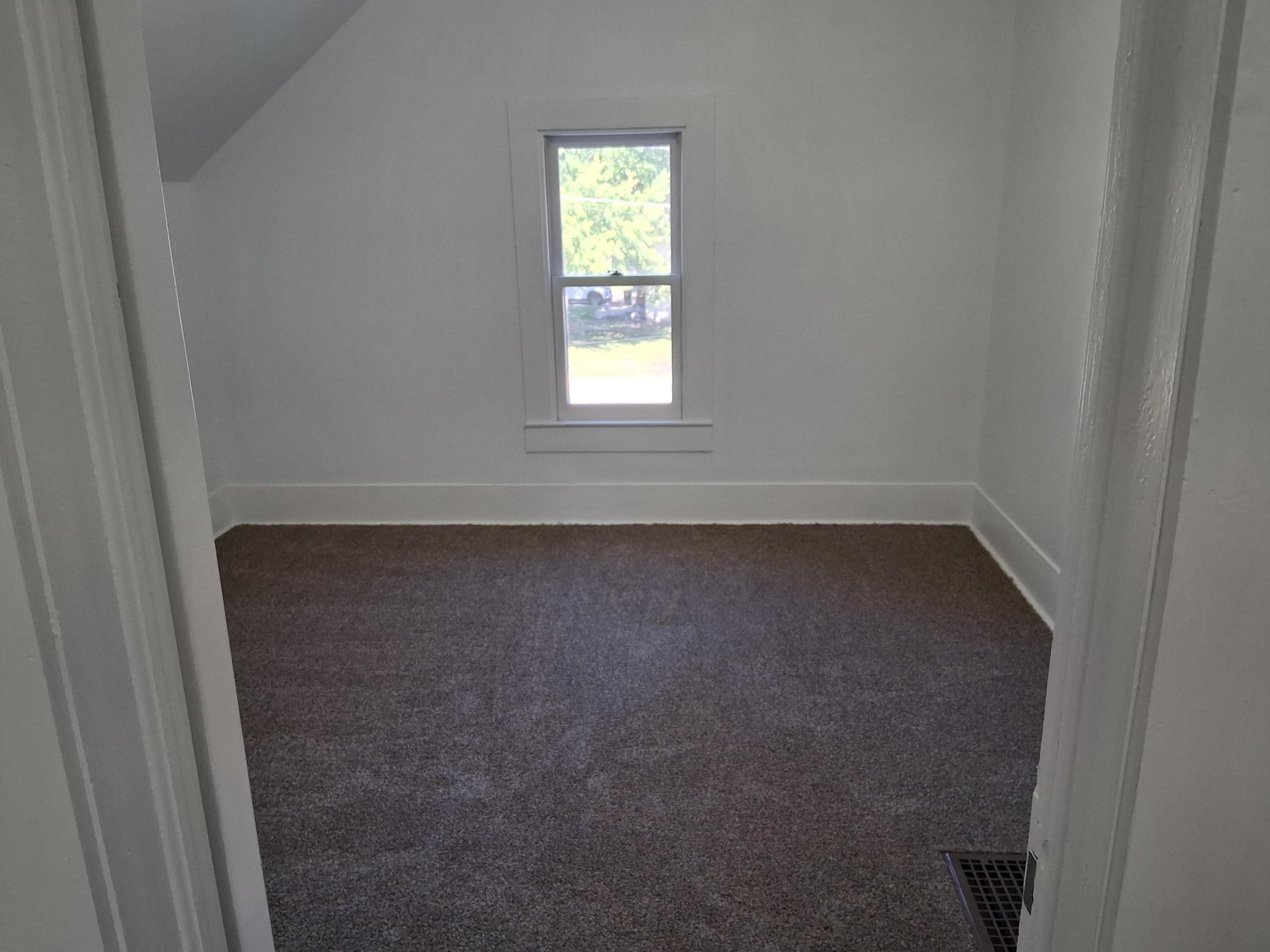 217 W Oak Street Property Photo 8