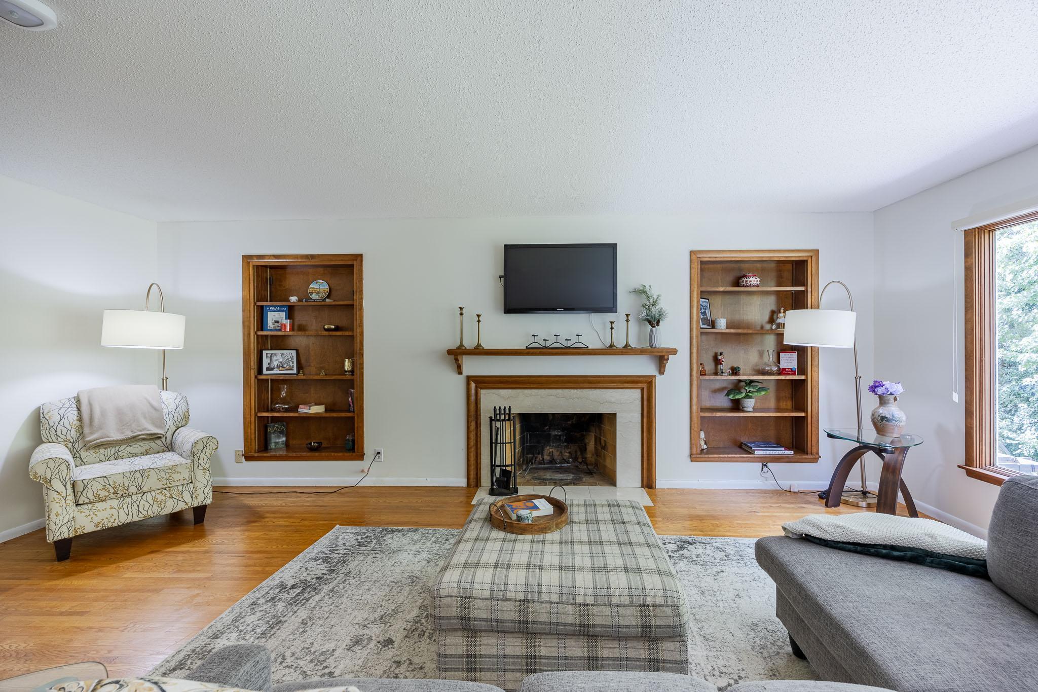5316 Malibu Drive Property Photo 10