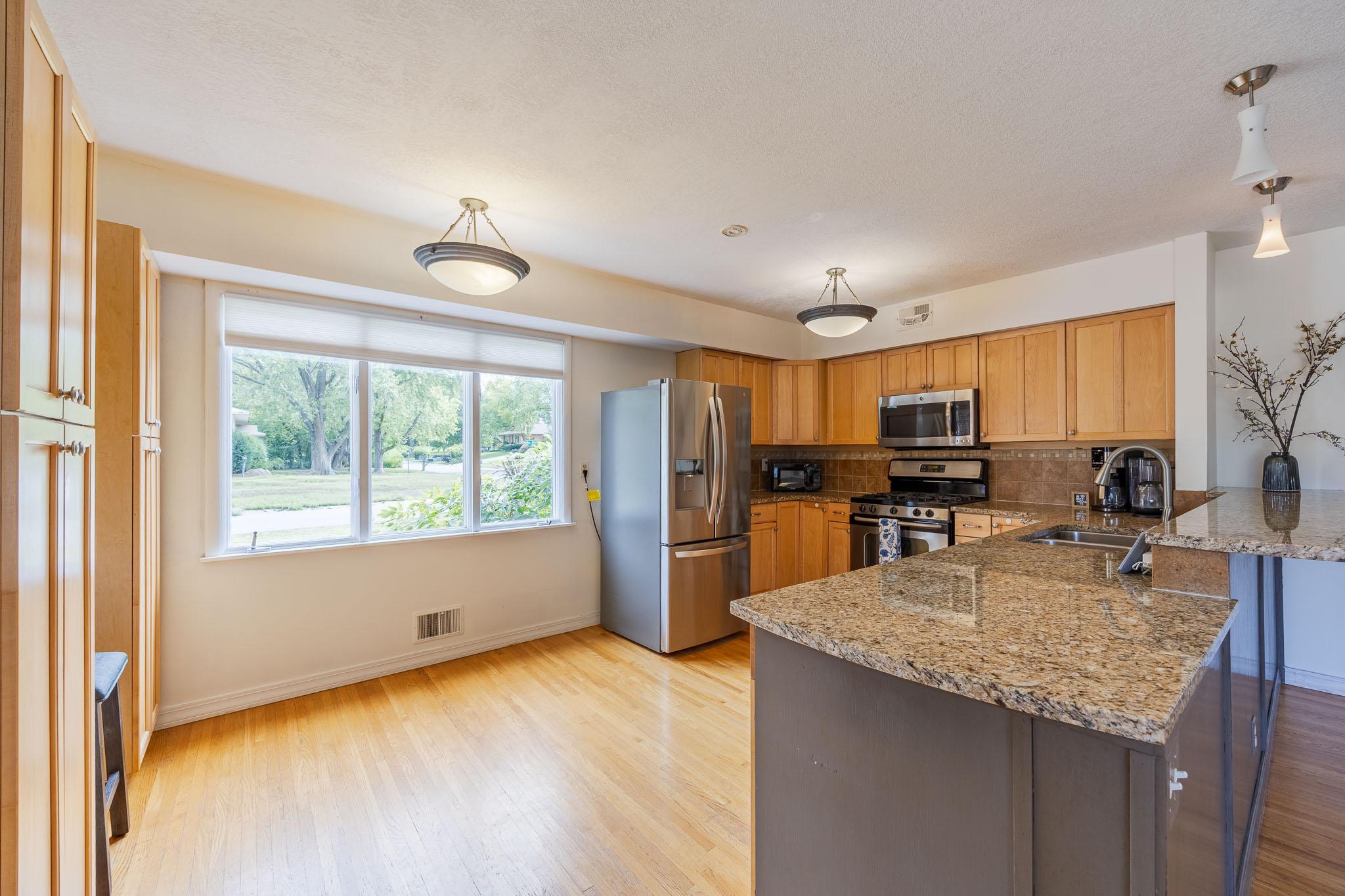 5316 Malibu Drive Property Photo 13