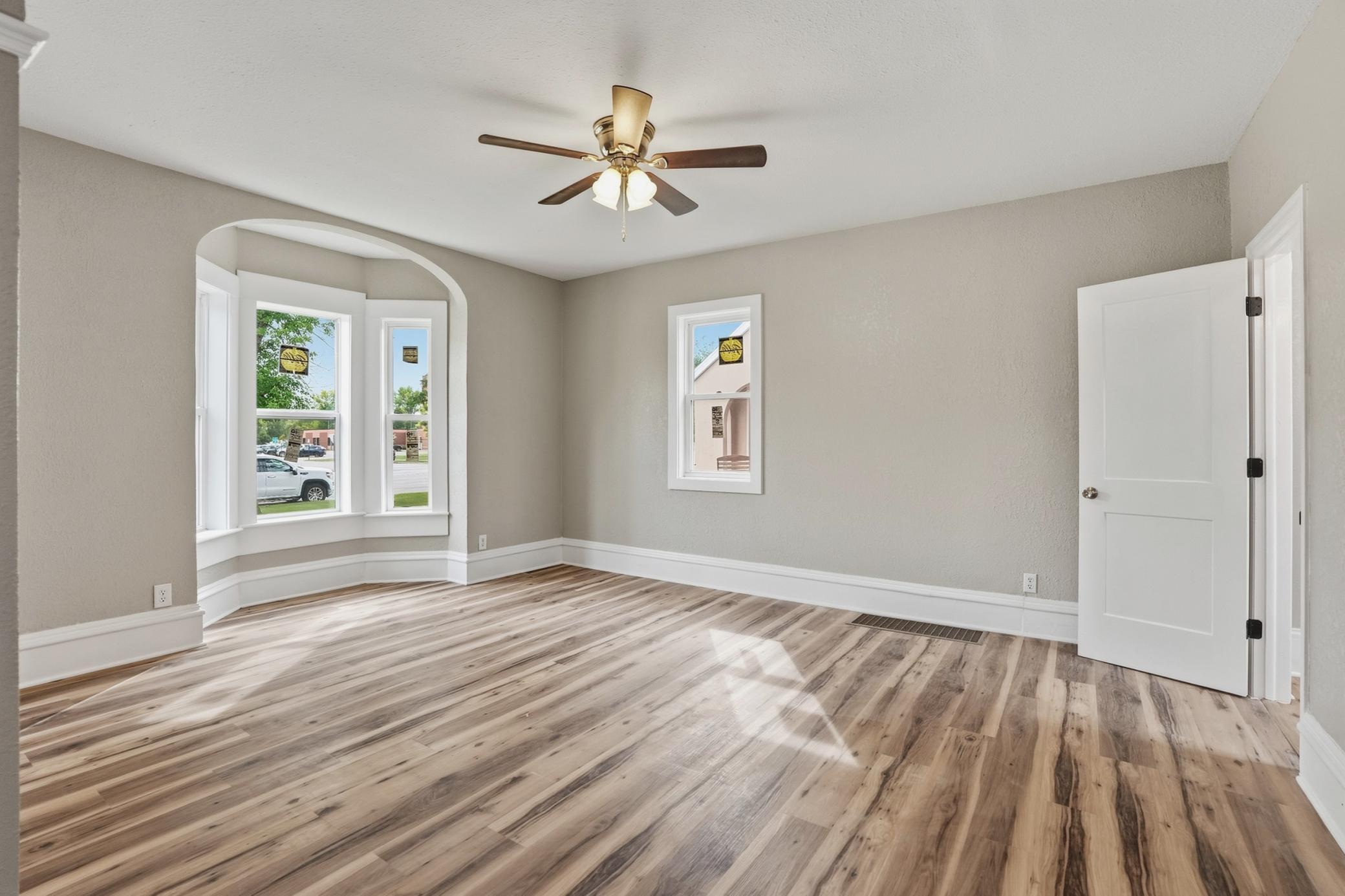 103 3rd Avenue E Property Photo 5