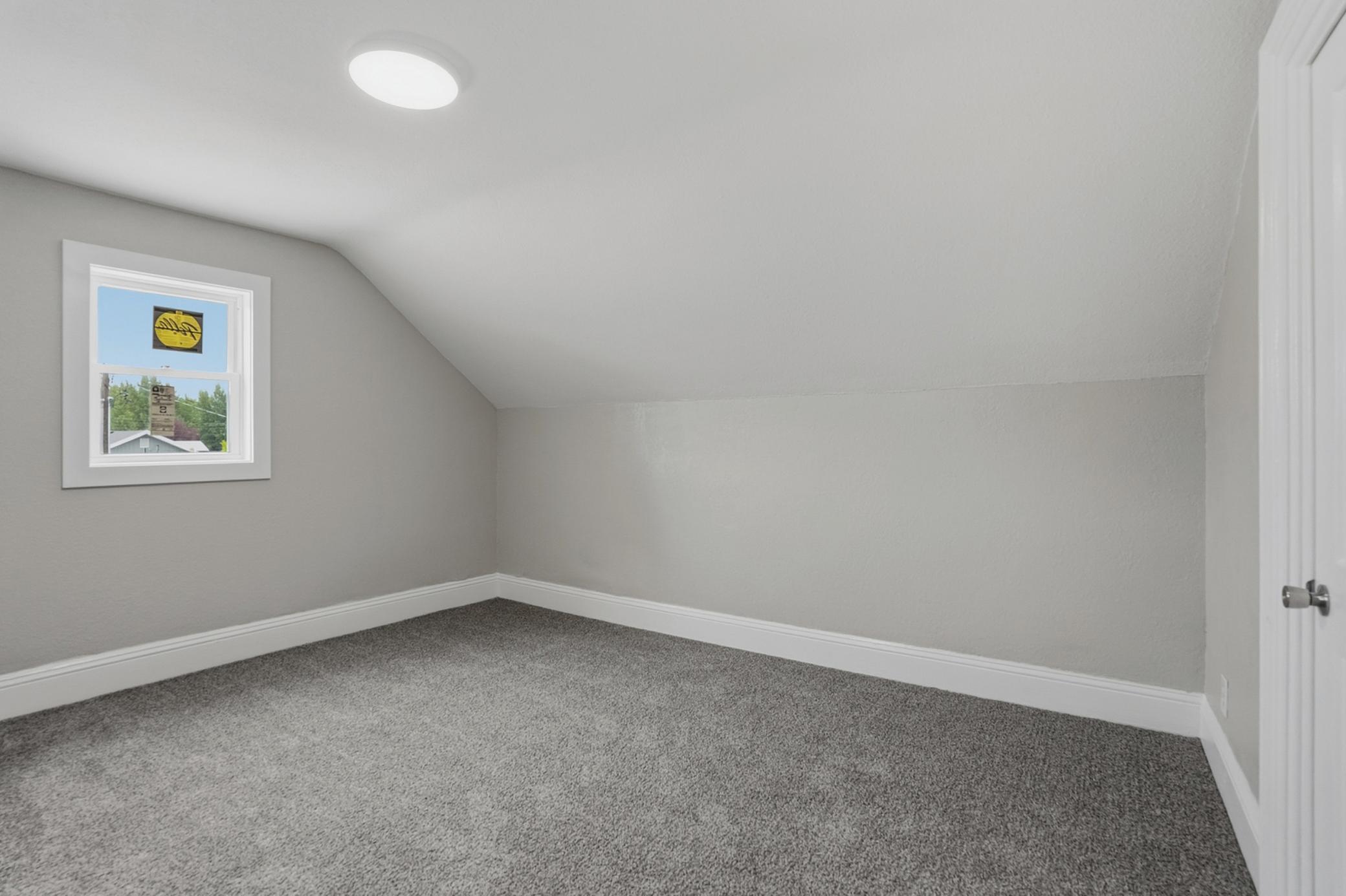 103 3rd Avenue E Property Photo 16