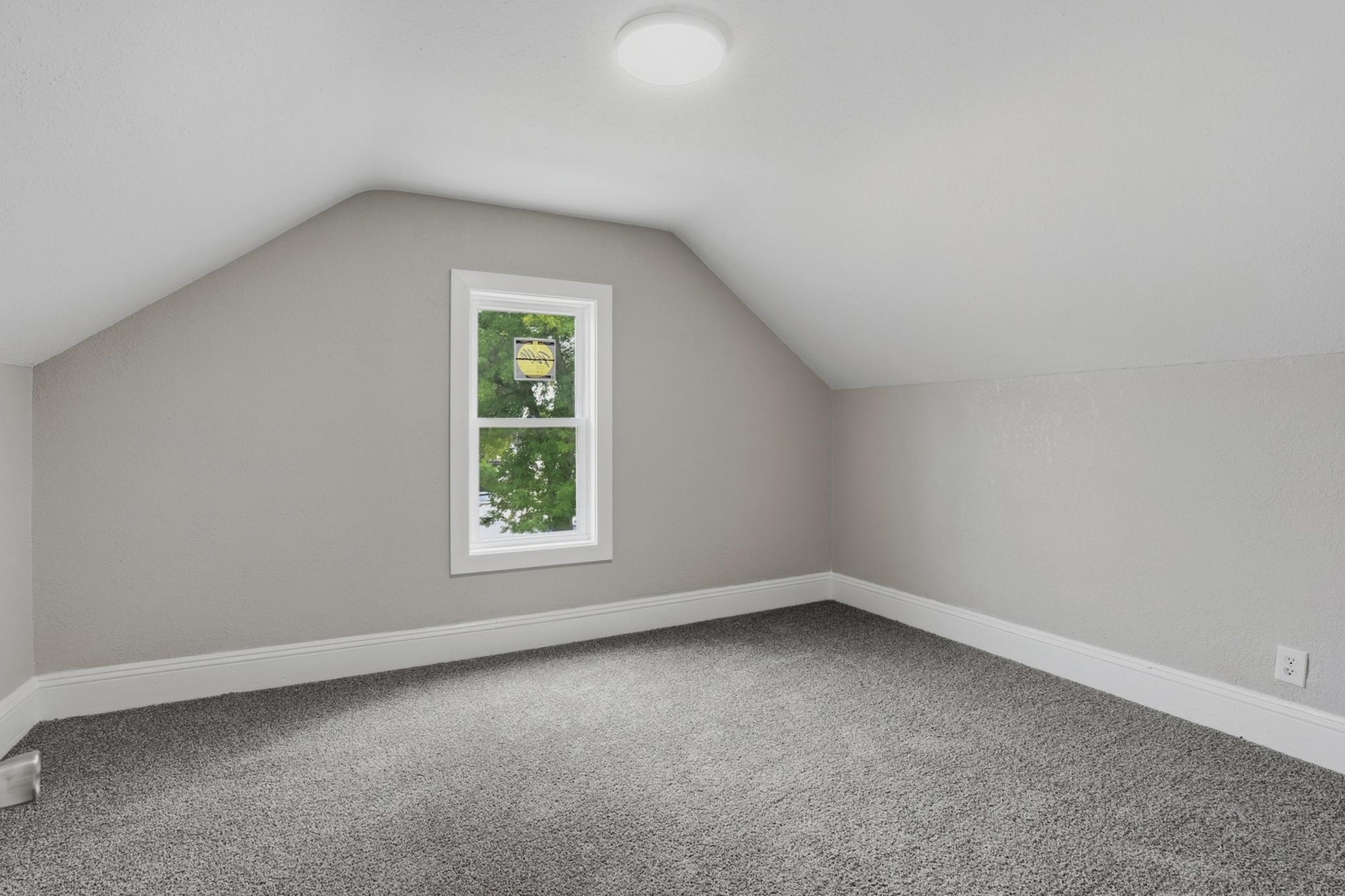 103 3rd Avenue E Property Photo 21