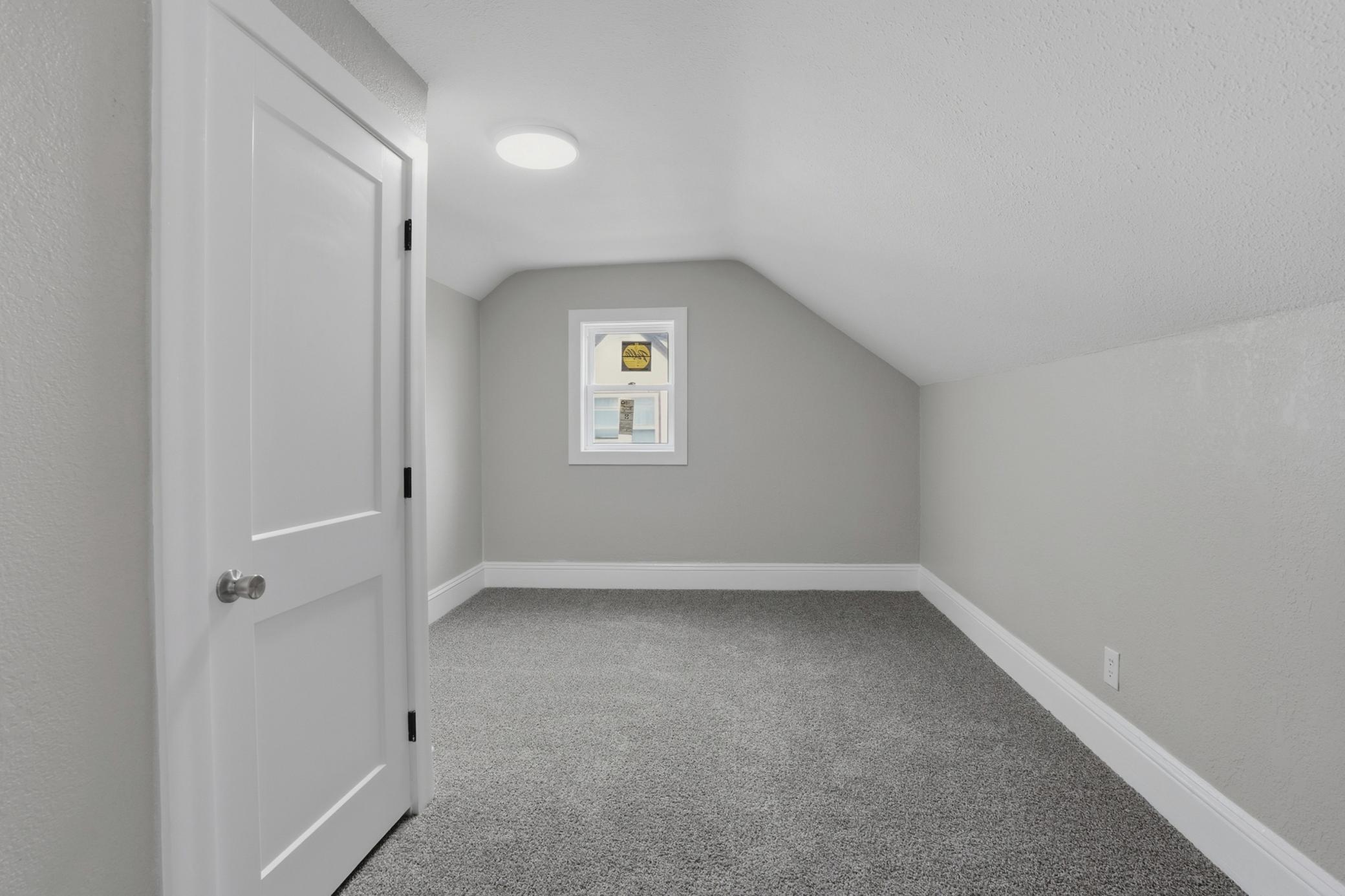 103 3rd Avenue E Property Photo 23