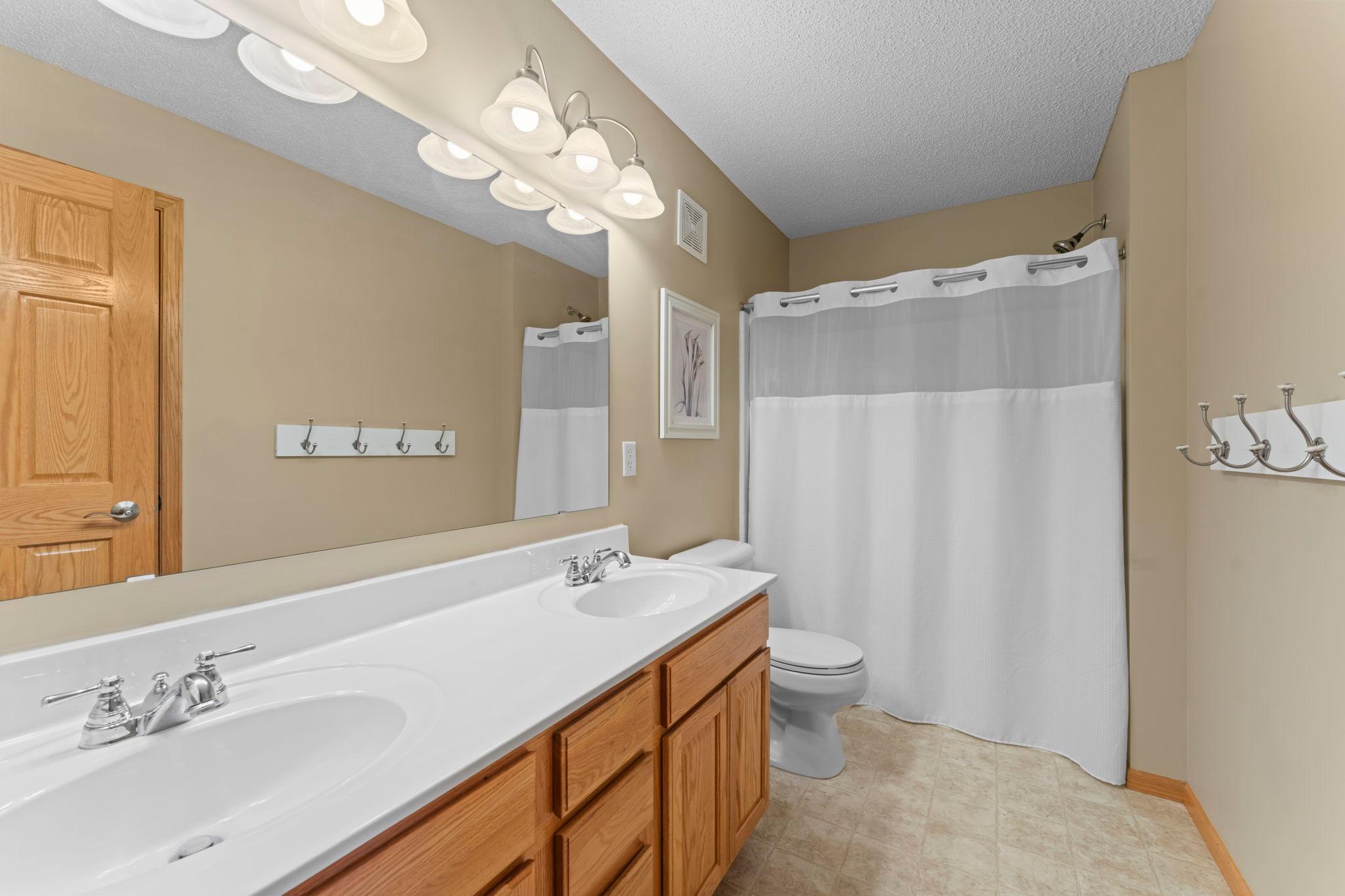 14068 Auburn Avenue Property Photo 12