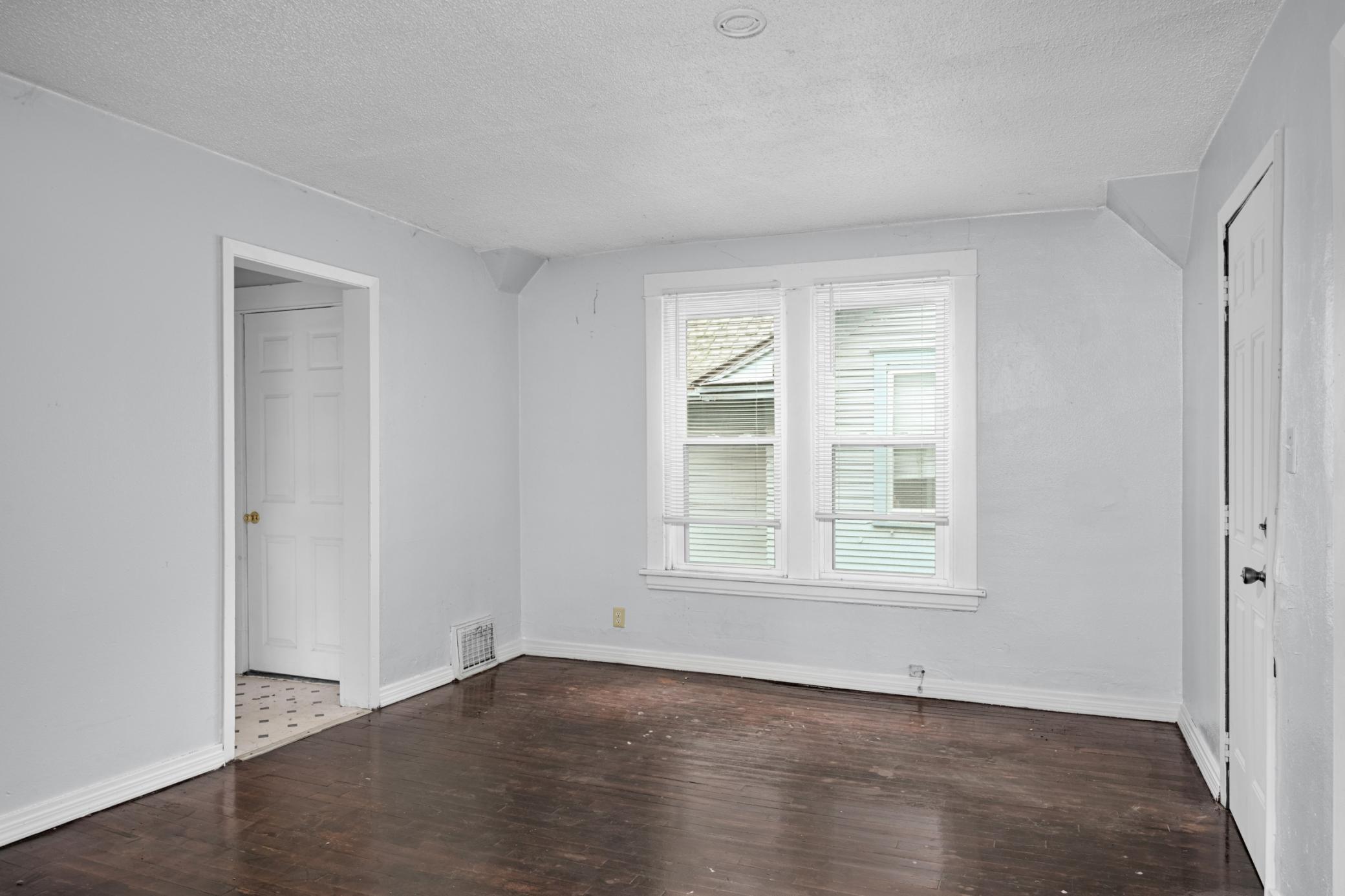620 Cook Avenue E Property Photo 10