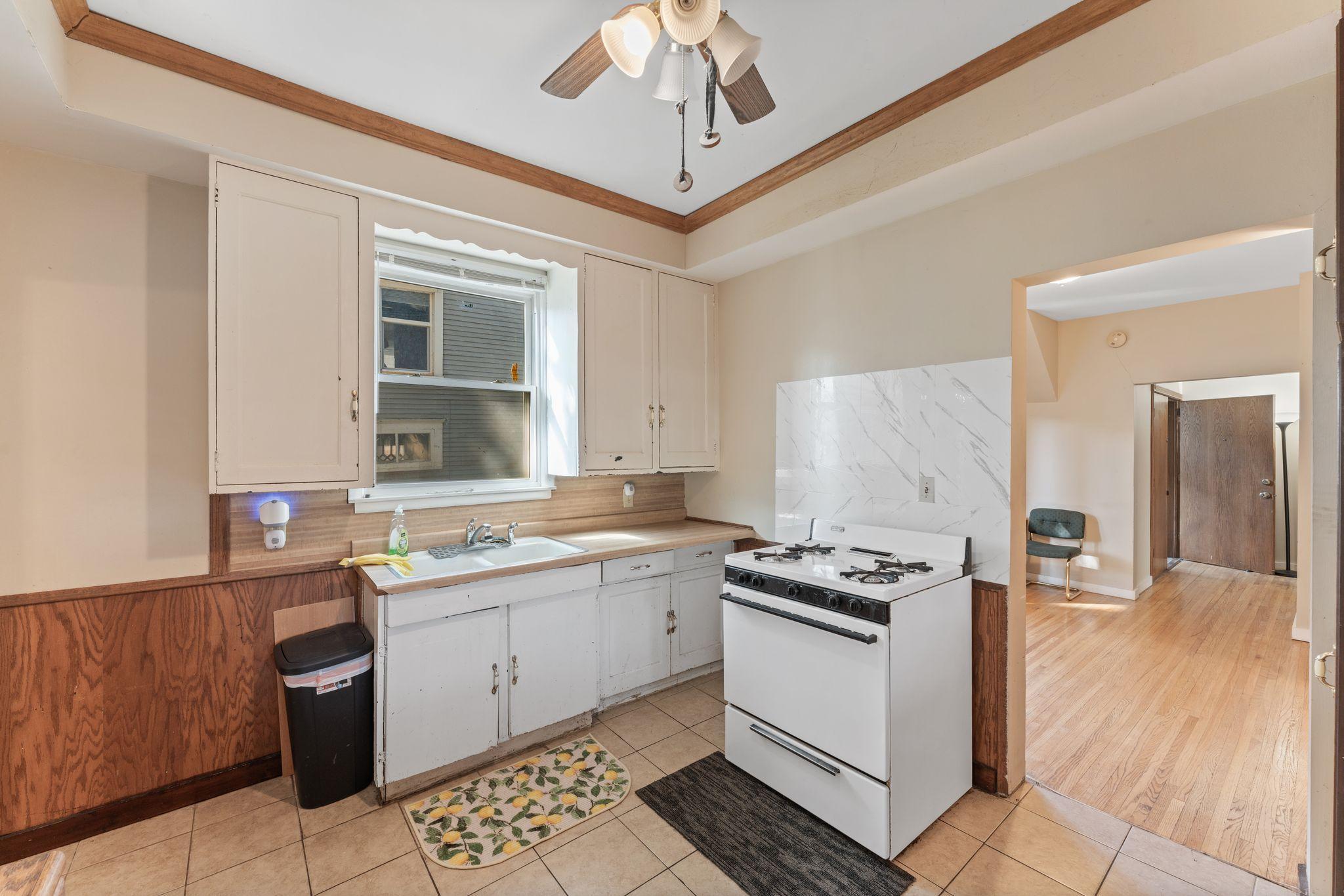 1076 25th Avenue Se Property Photo 6