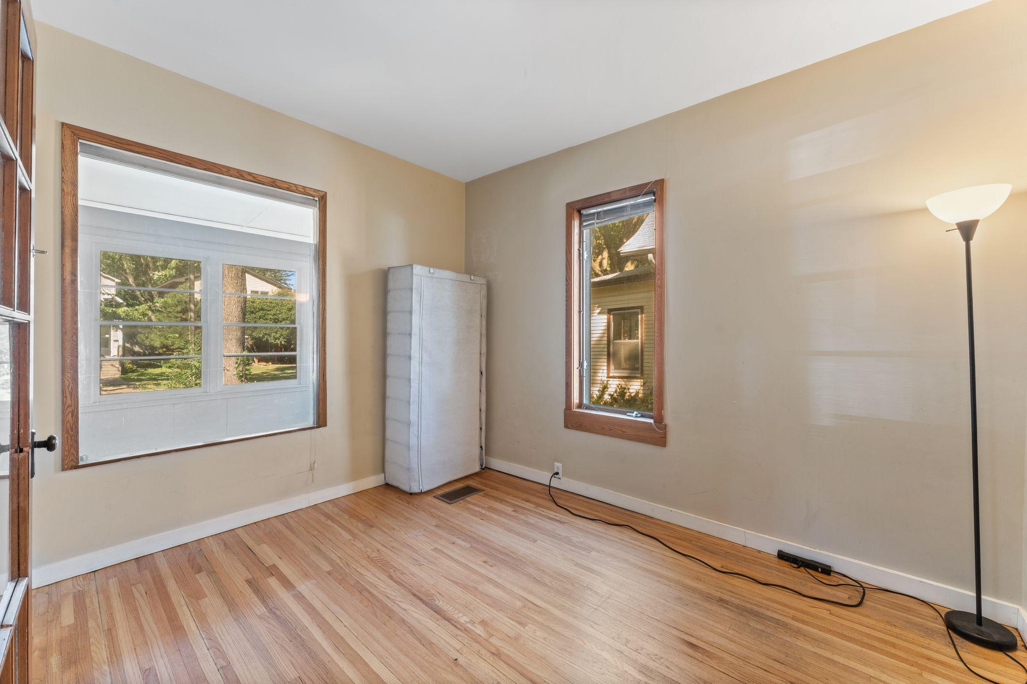 1076 25th Avenue Se Property Photo 8