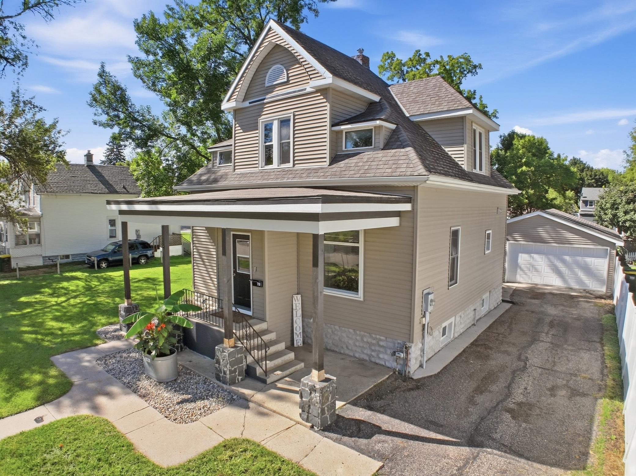 718 6th Street Sw Property Photo 1