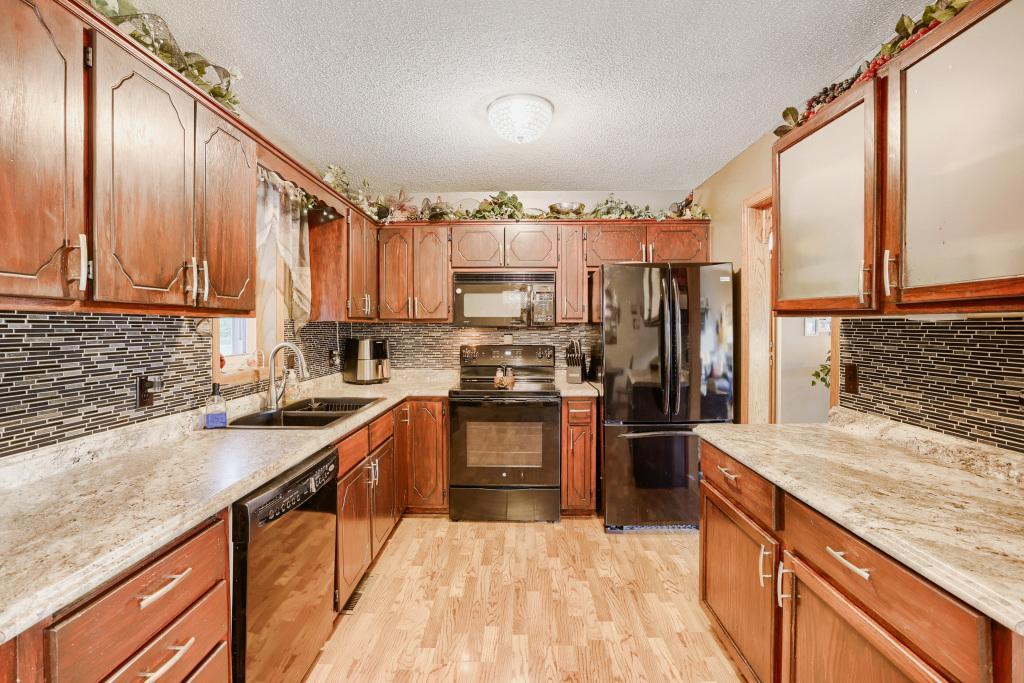 6078 Kalland Drive Ne Property Photo 4