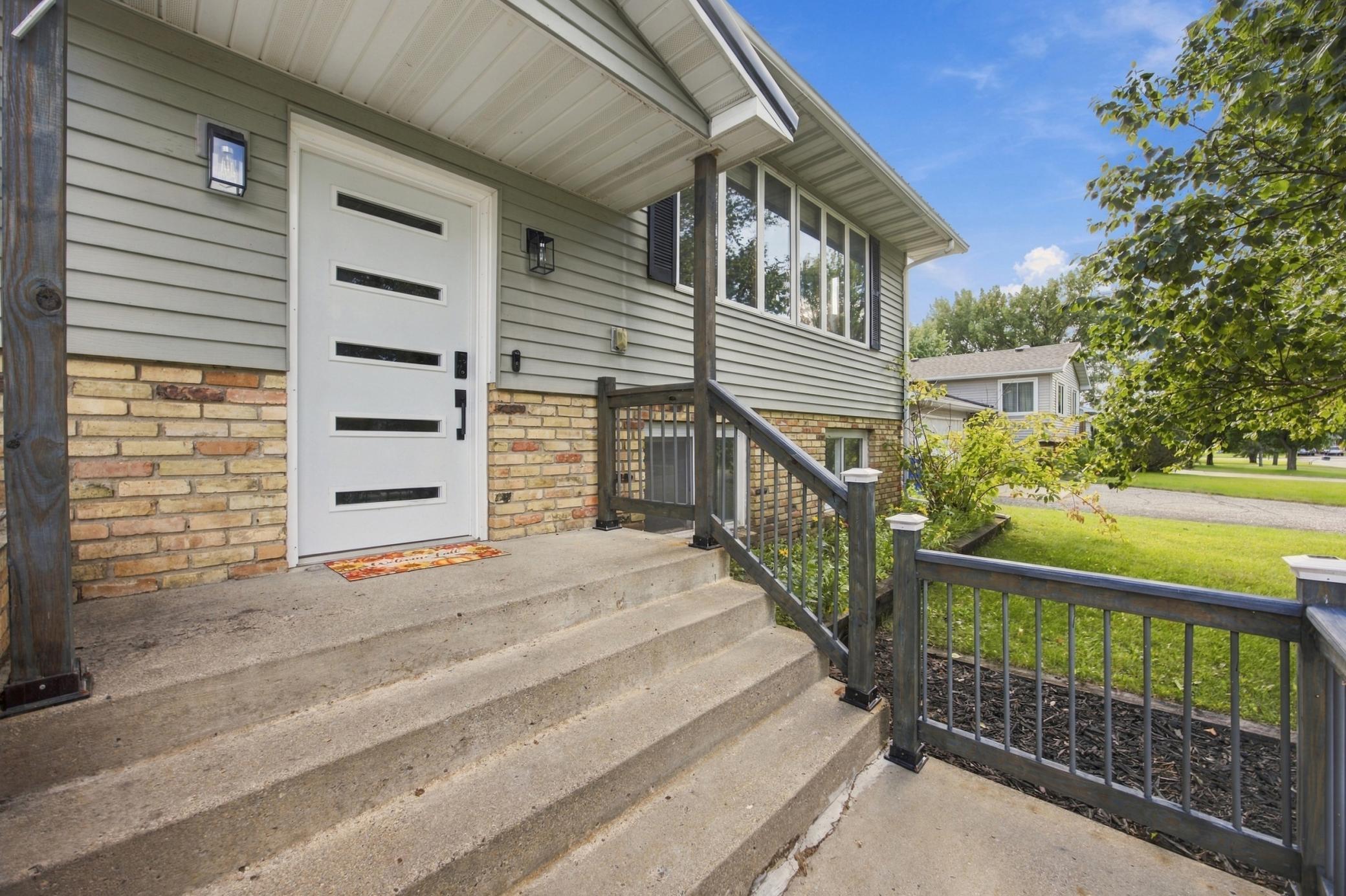 1317 Loring Avenue Property Photo 4