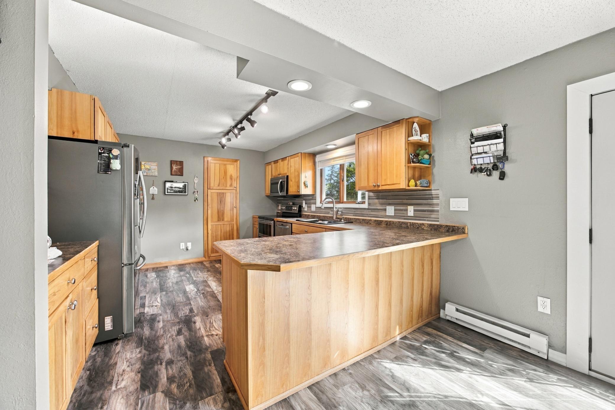 1317 Loring Avenue Property Photo 7