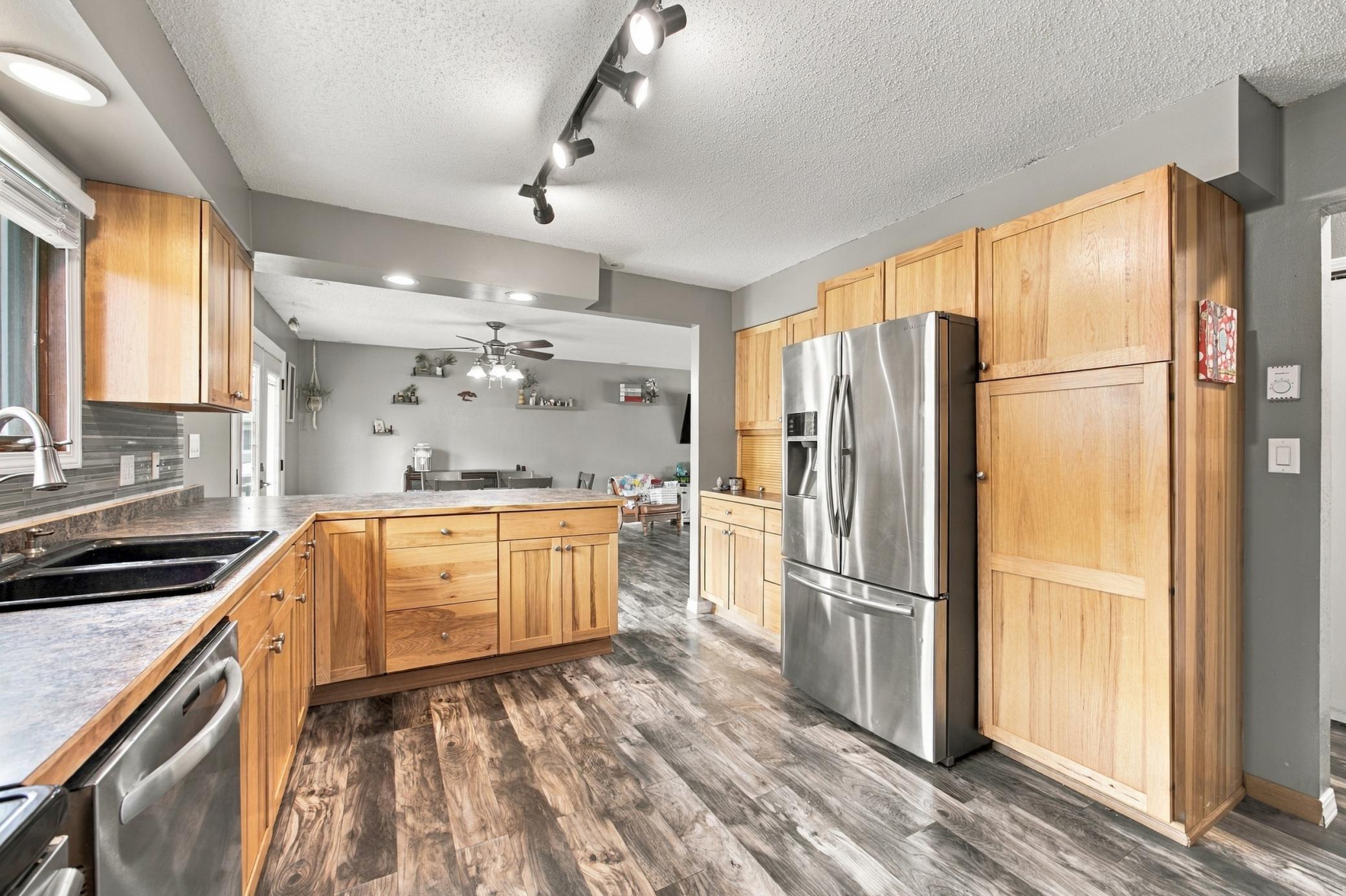 1317 Loring Avenue Property Photo 8
