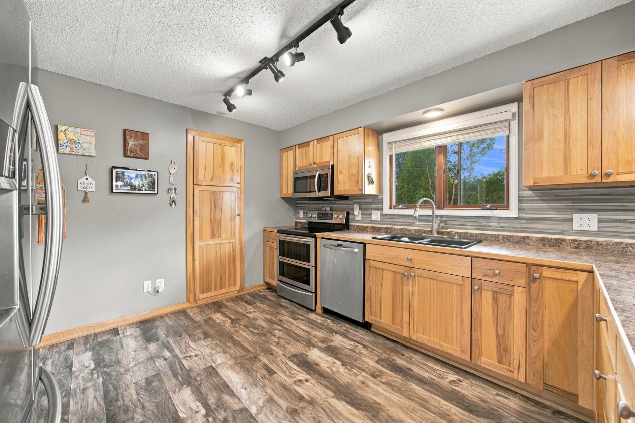 1317 Loring Avenue Property Photo 9