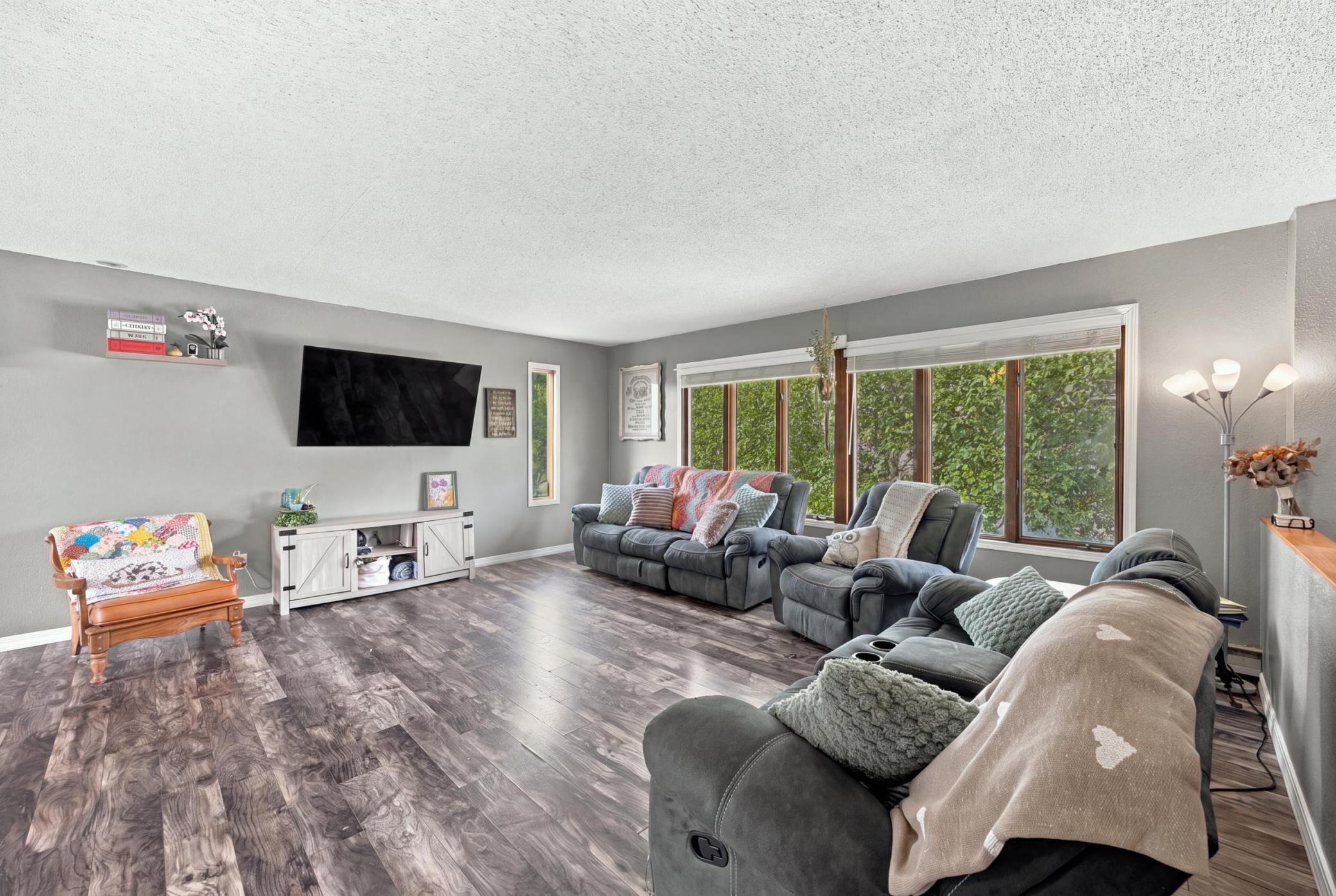 1317 Loring Avenue Property Photo 11