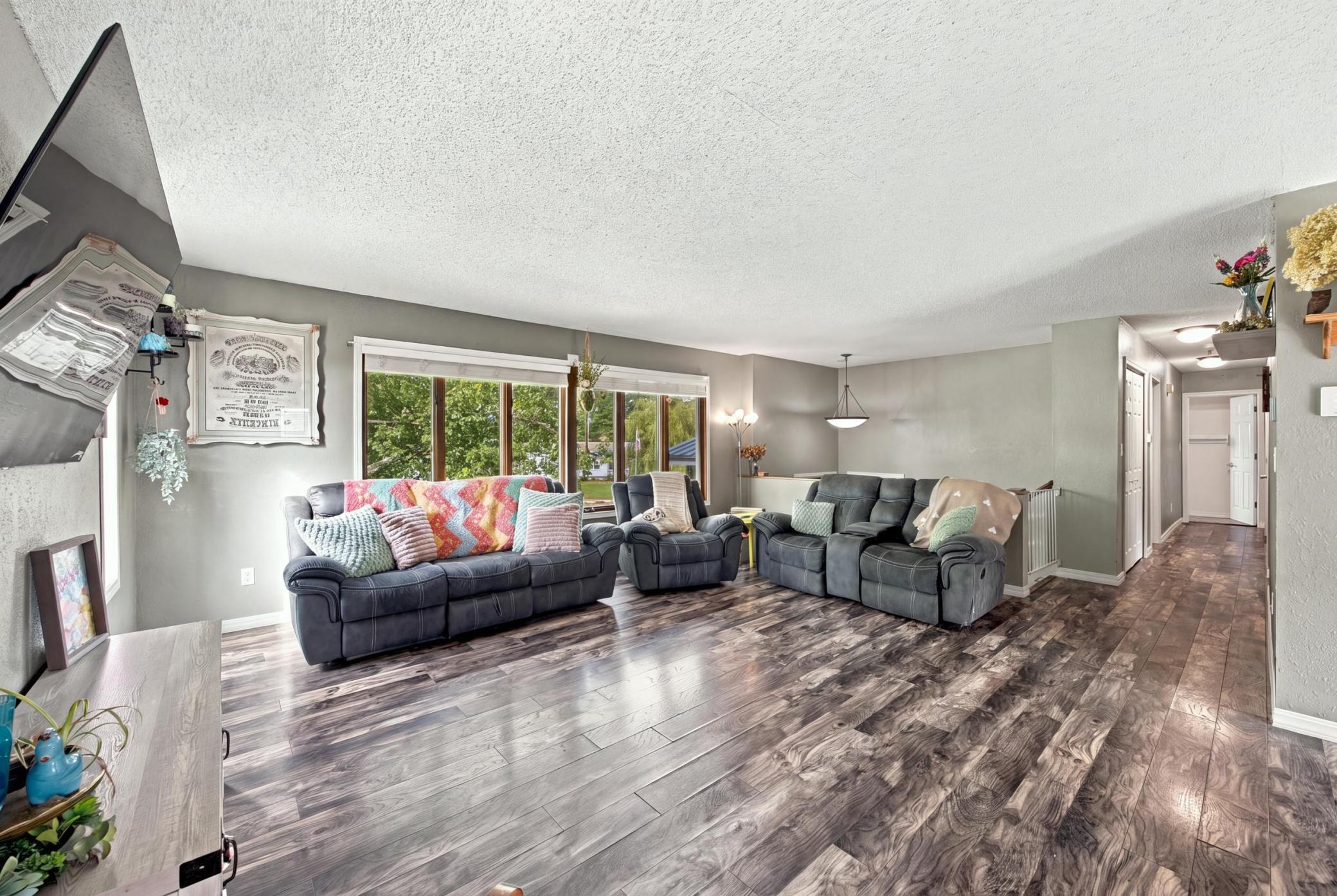 1317 Loring Avenue Property Photo 12