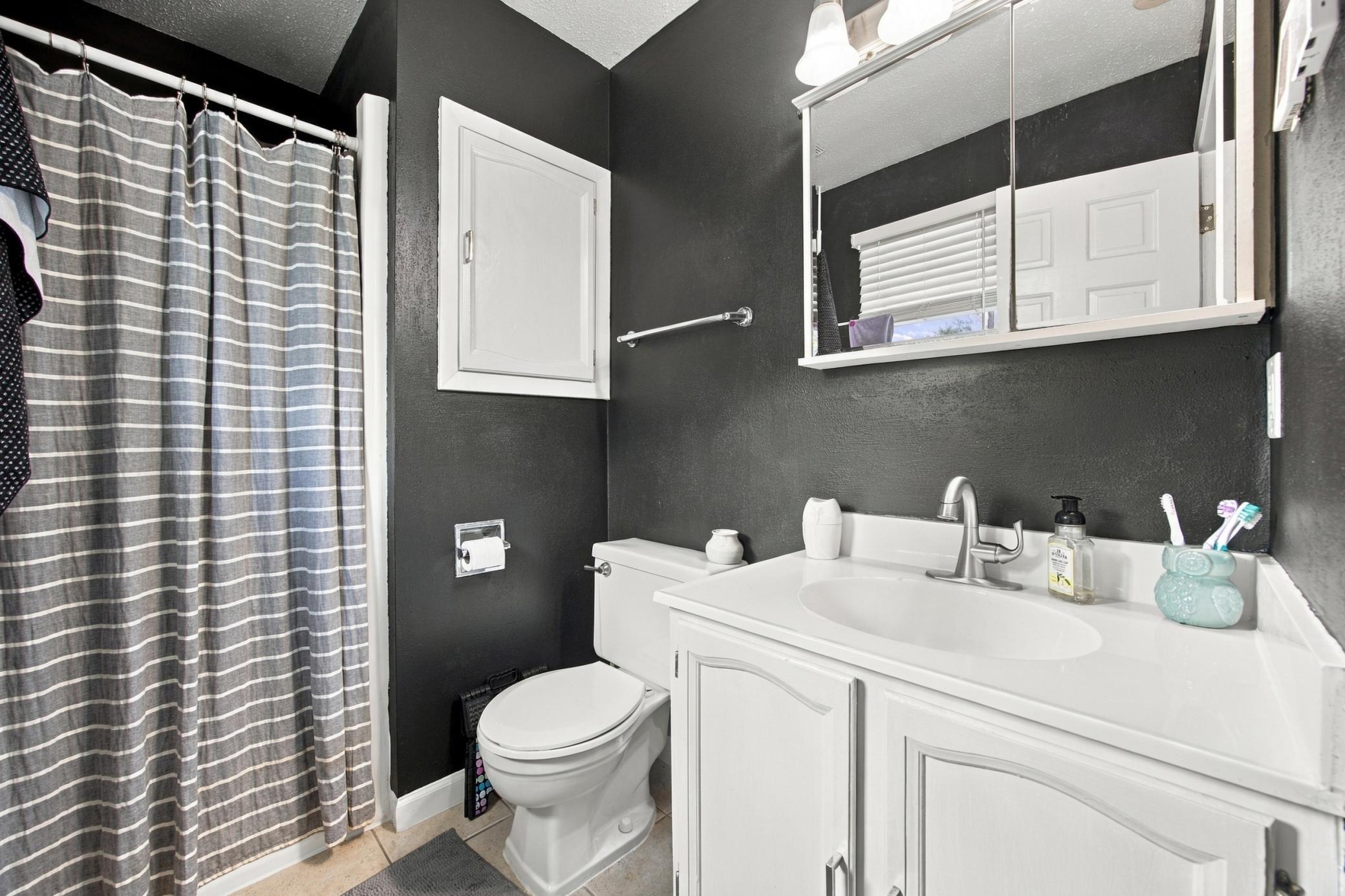 1317 Loring Avenue Property Photo 15