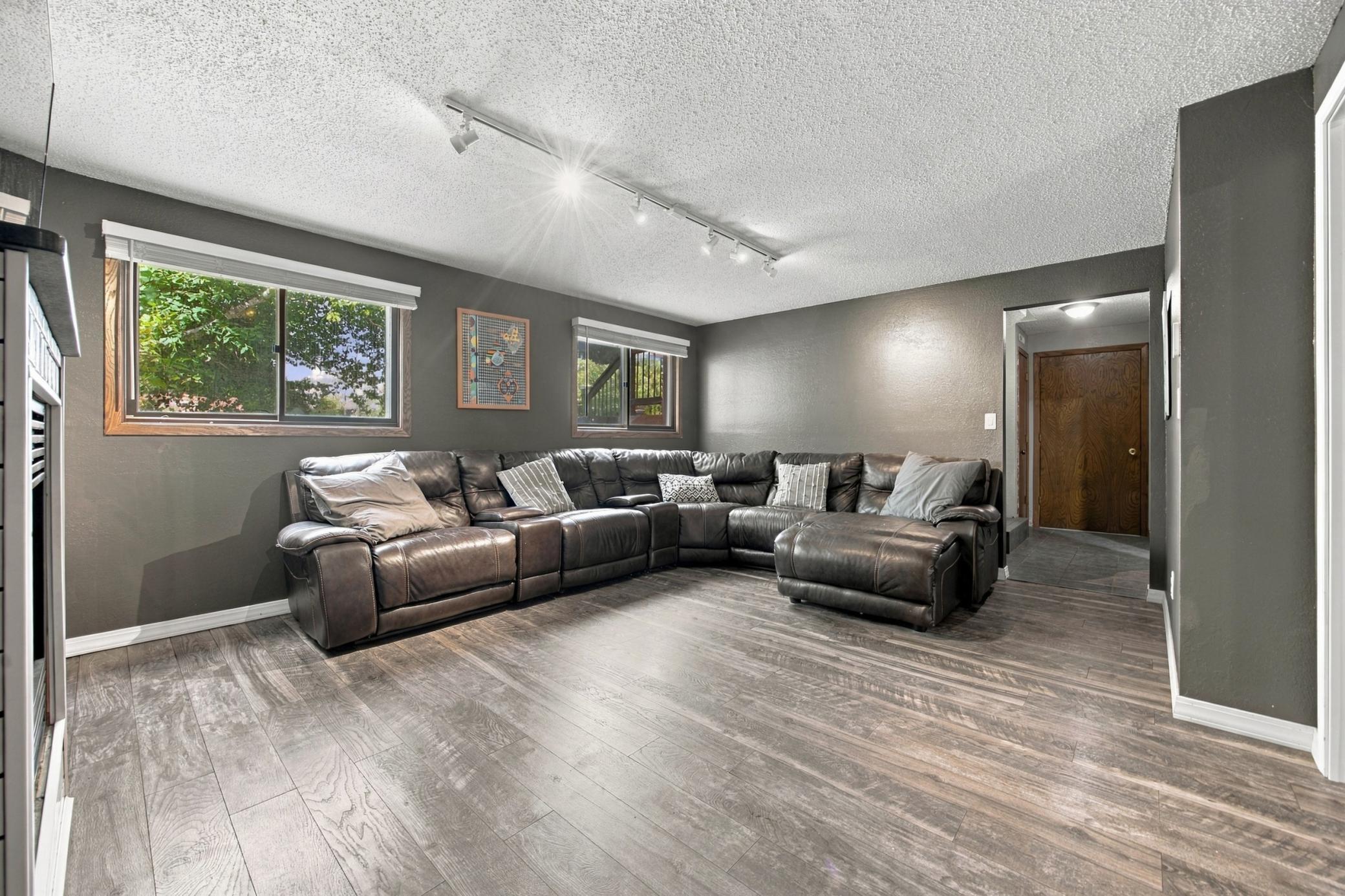 1317 Loring Avenue Property Photo 20